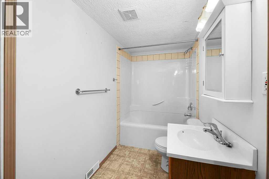42 Kendrew Drive, Red Deer, Alberta  T4P 3X6 - Photo 22 - A2350434