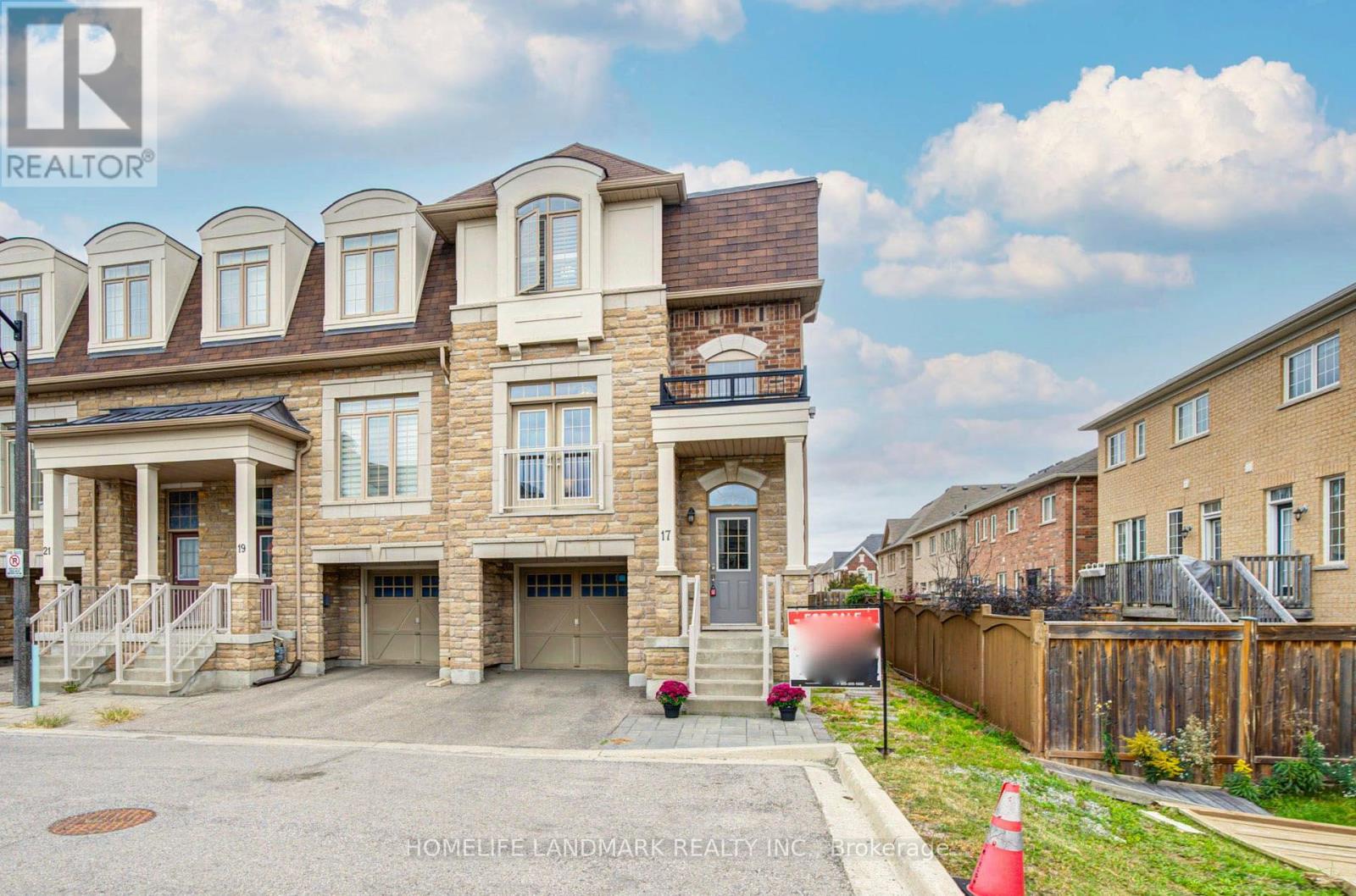 17 ETHERINGTON WAY Markham (Victoria Square) Ontario Canada L6C0X4 2