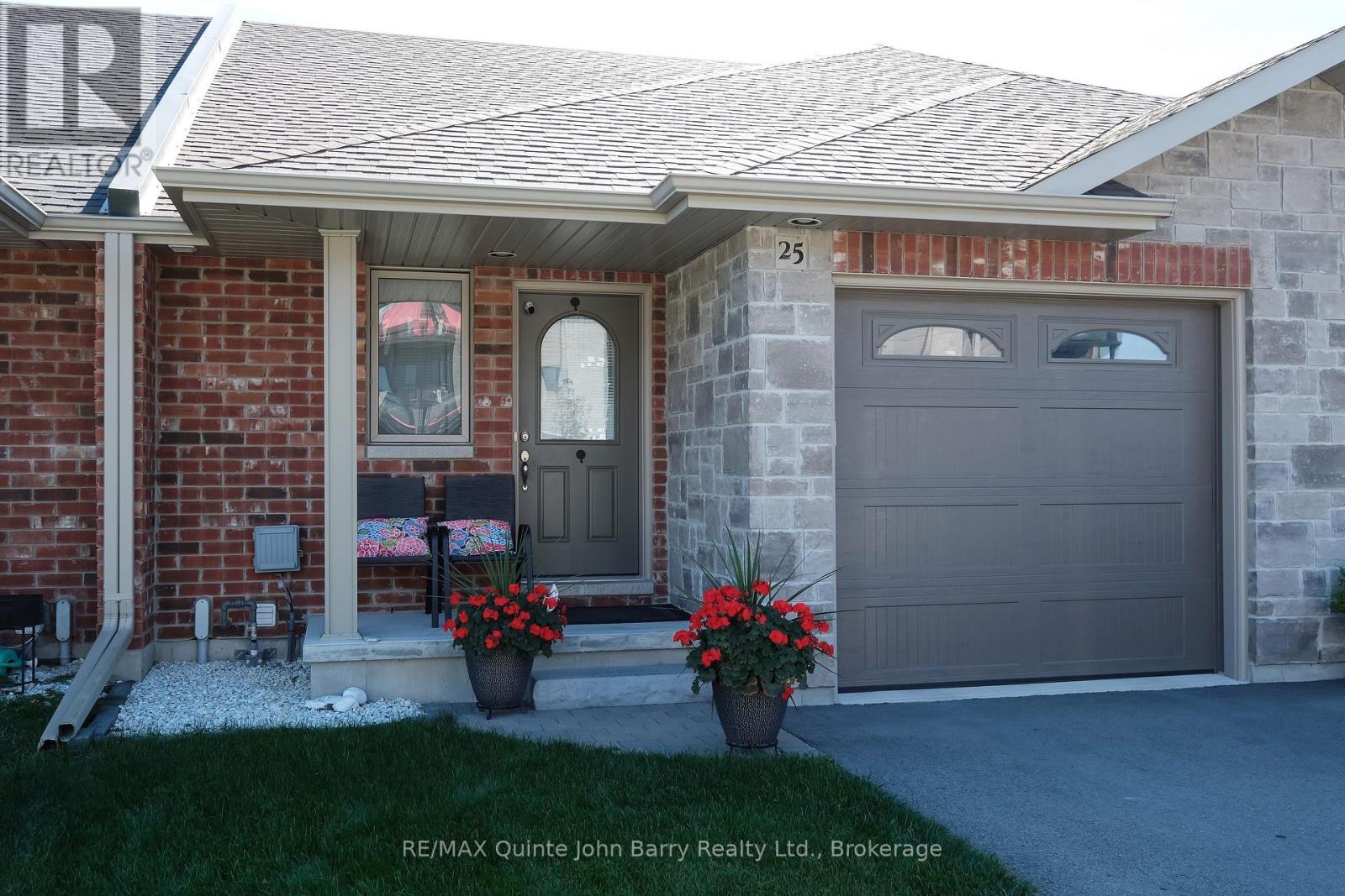 25 HILLSIDE MEADOW DRIVE, Quinte West, Ontario
