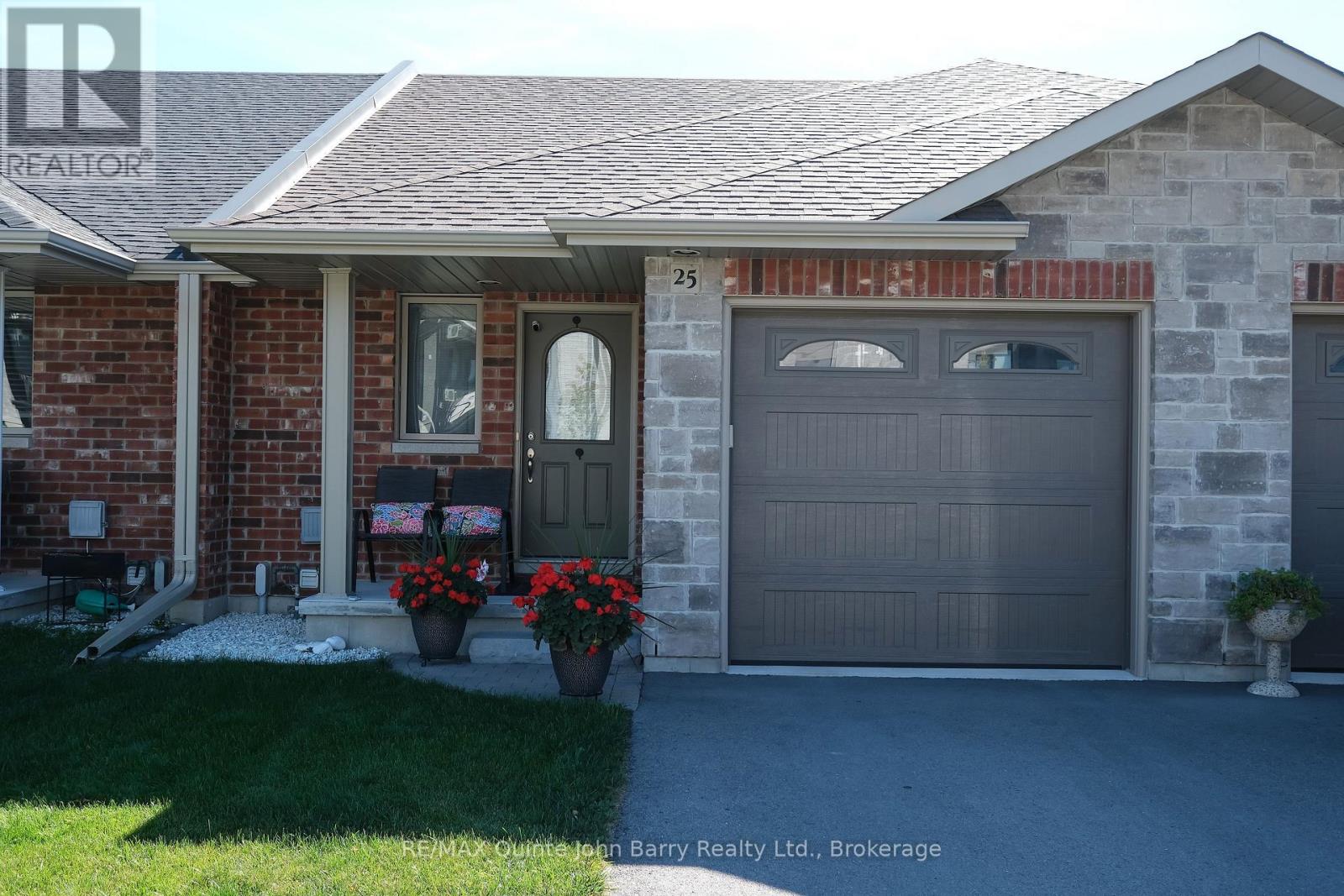 25 Hillside Meadow Drive, Quinte West, Ontario  K8V 0J5 - Photo 2 - X13884056