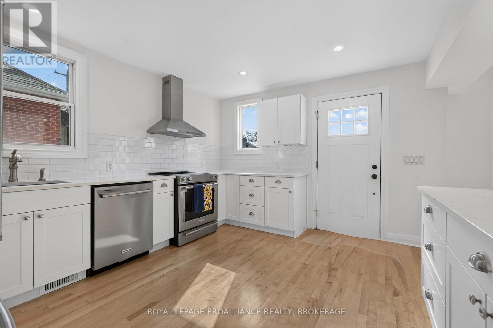 229 Park Street, Kingston, Ontario  K7L 1K4 - Photo 5 - X13884094
