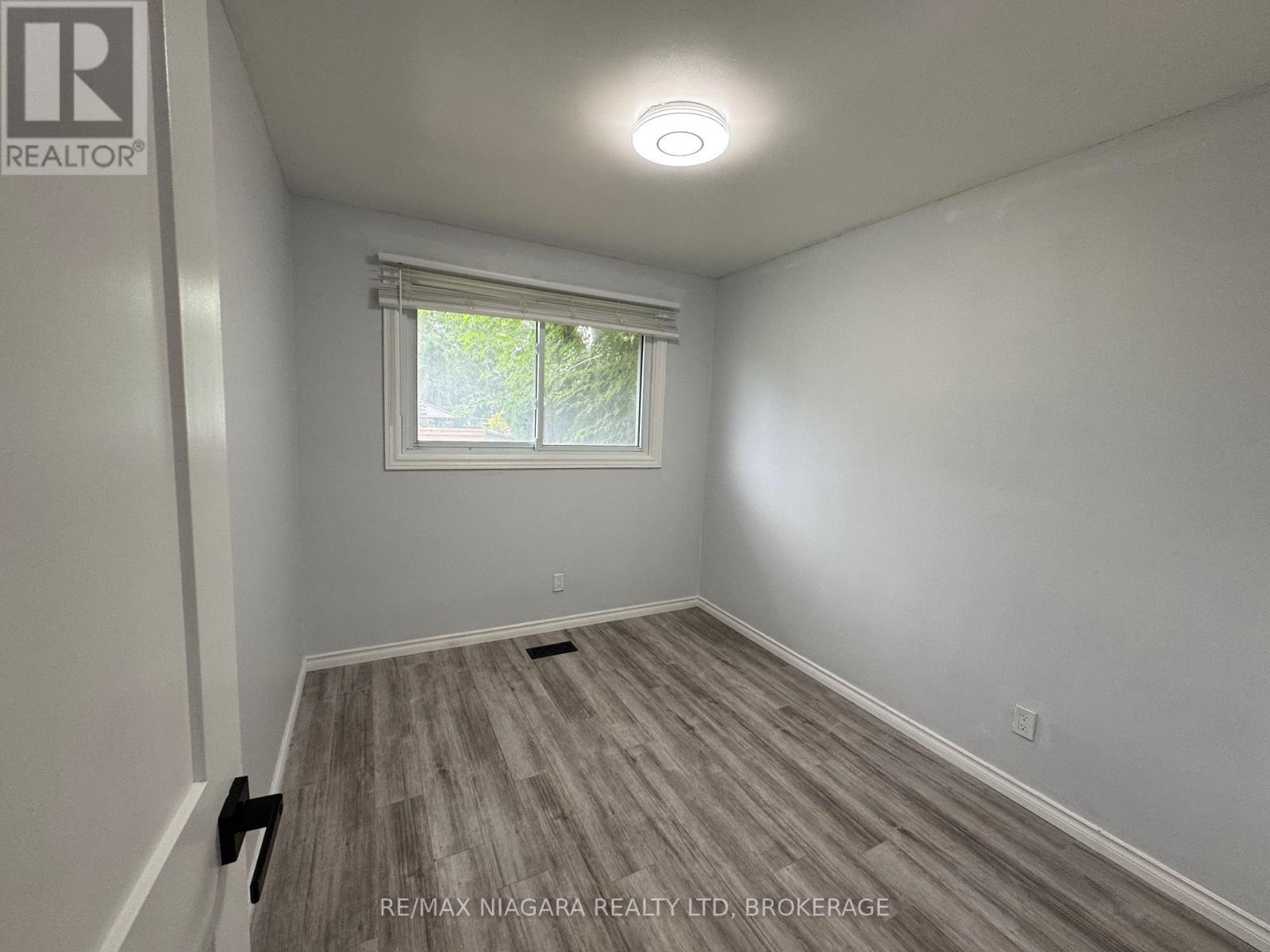 8 Lakehurst Drive, St. Catharines, Ontario  L2N 4C2 - Photo 7 - X13884086