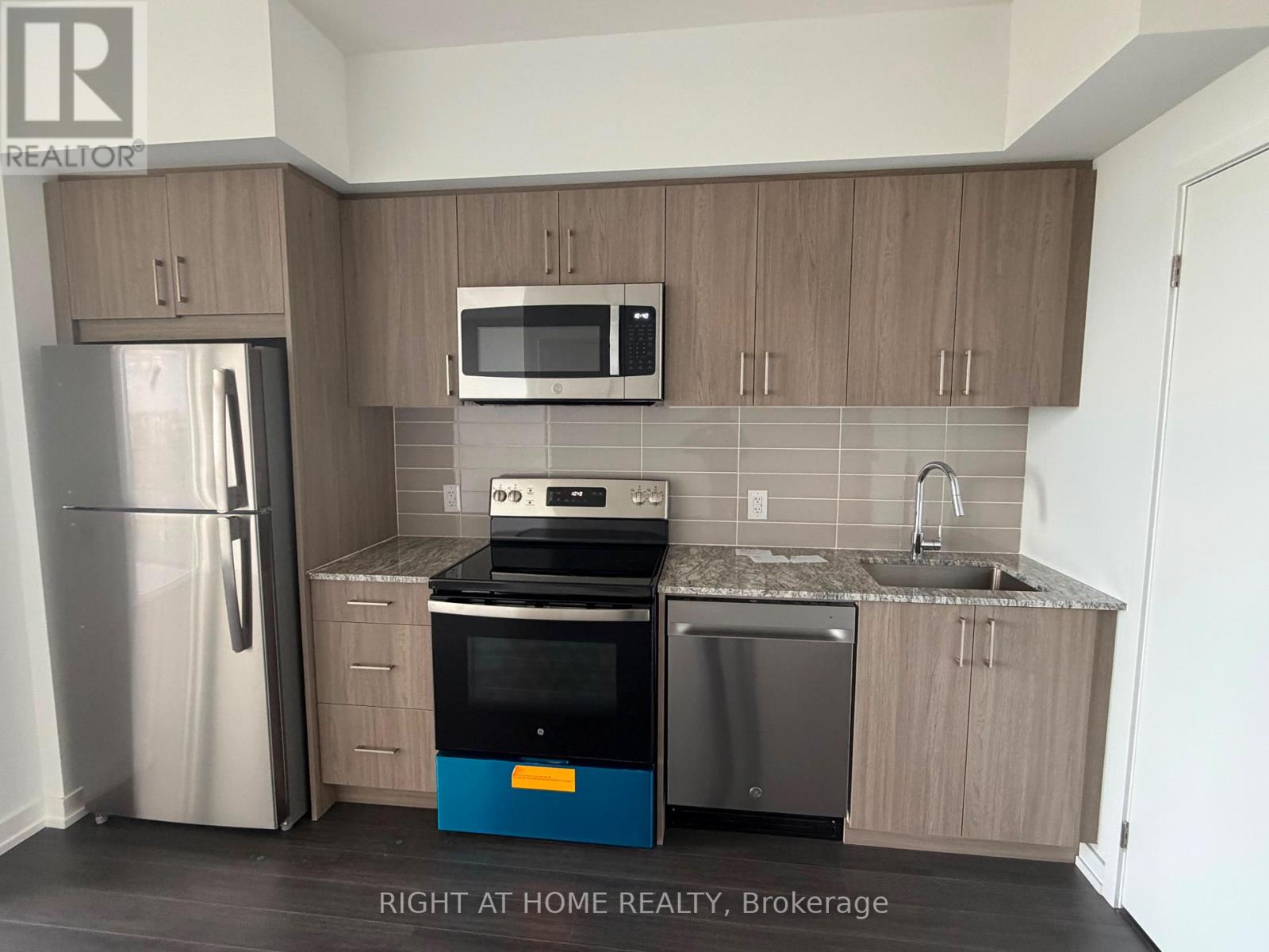 2320 - 4010 Eglinton Avenue W, Toronto, Ontario  M9A 0G5 - Photo 9 - W13883958