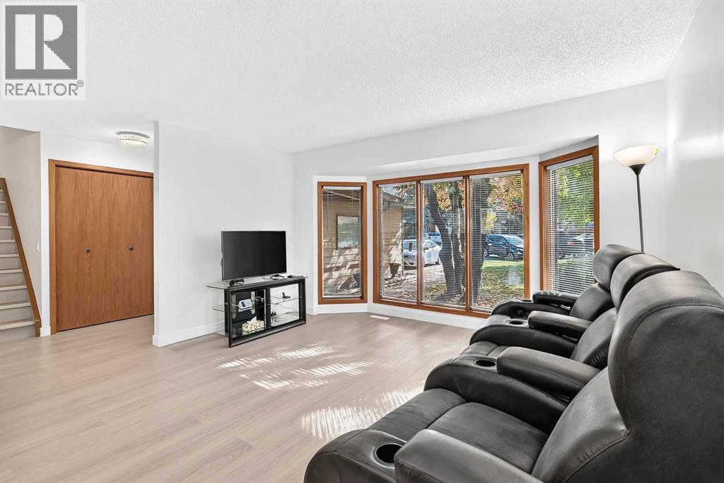 36 Berkshire Mews Nw, Calgary, Alberta  T3K 1Z6 - Photo 16 - A2350222