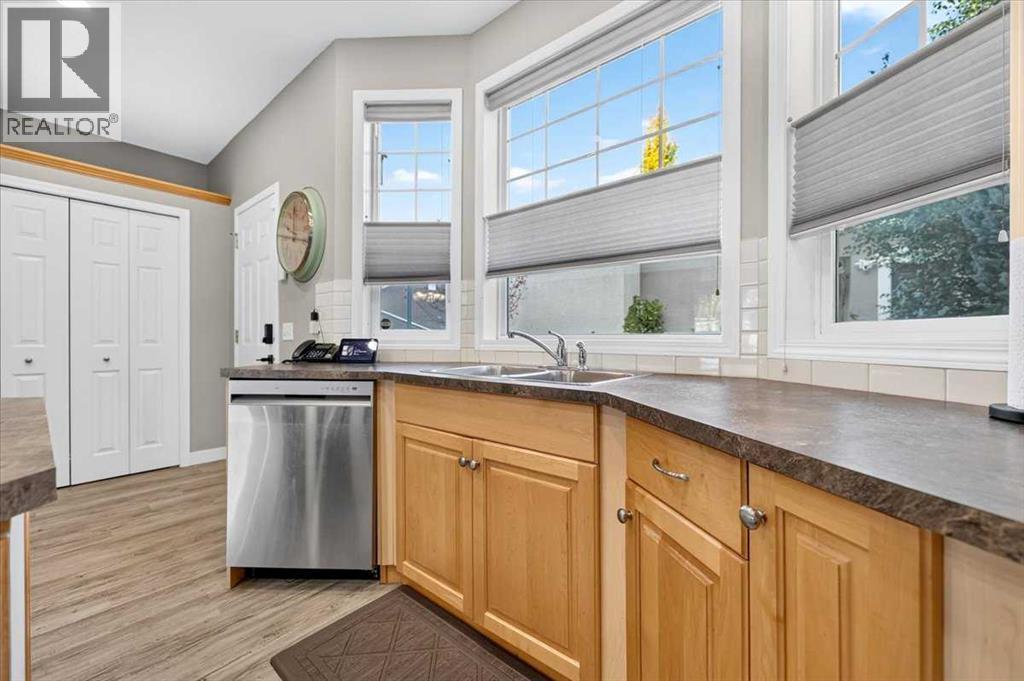 6 Prestwick Estate Gate Se, Calgary, Alberta  T2Z 4B6 - Photo 18 - A2351643