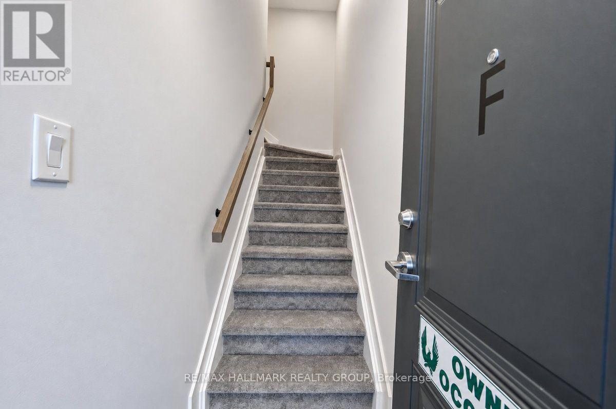 1063 Cedar Creek Dr Drive, Ottawa, Ontario  K1X 0G3 - Photo 4 - X13884108