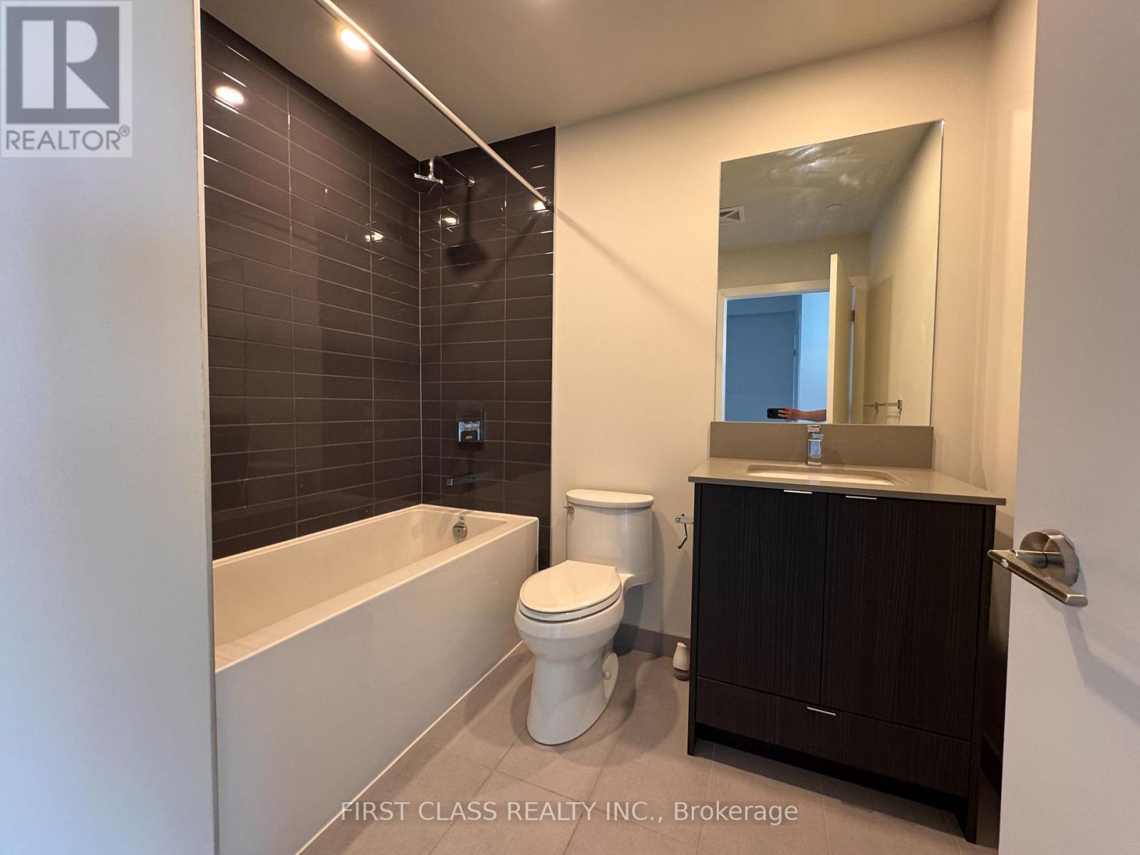1804 - 4130 Parkside Village Drive, Mississauga (Creditview), Ontario  L5B 0K9 - Photo 4 - W13884112