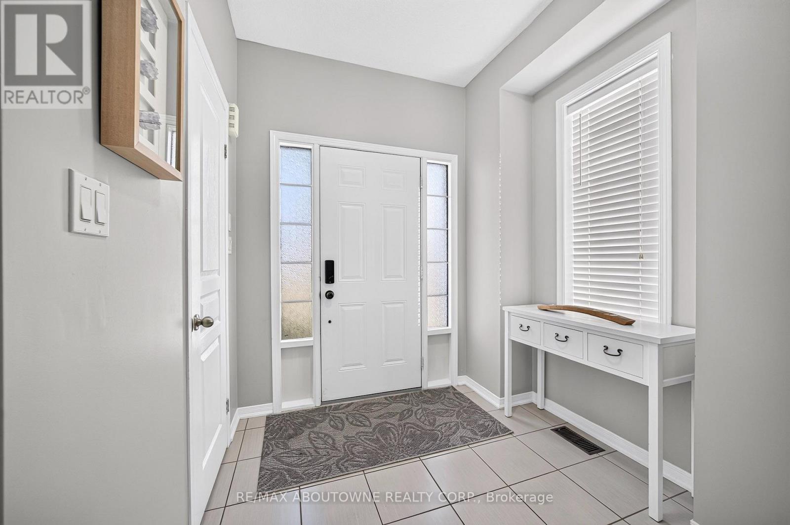 21 - 170 Palacebeach Trail, Hamilton (Lakeshore), Ontario  L8E 0H2 - Photo 2 - X13884114