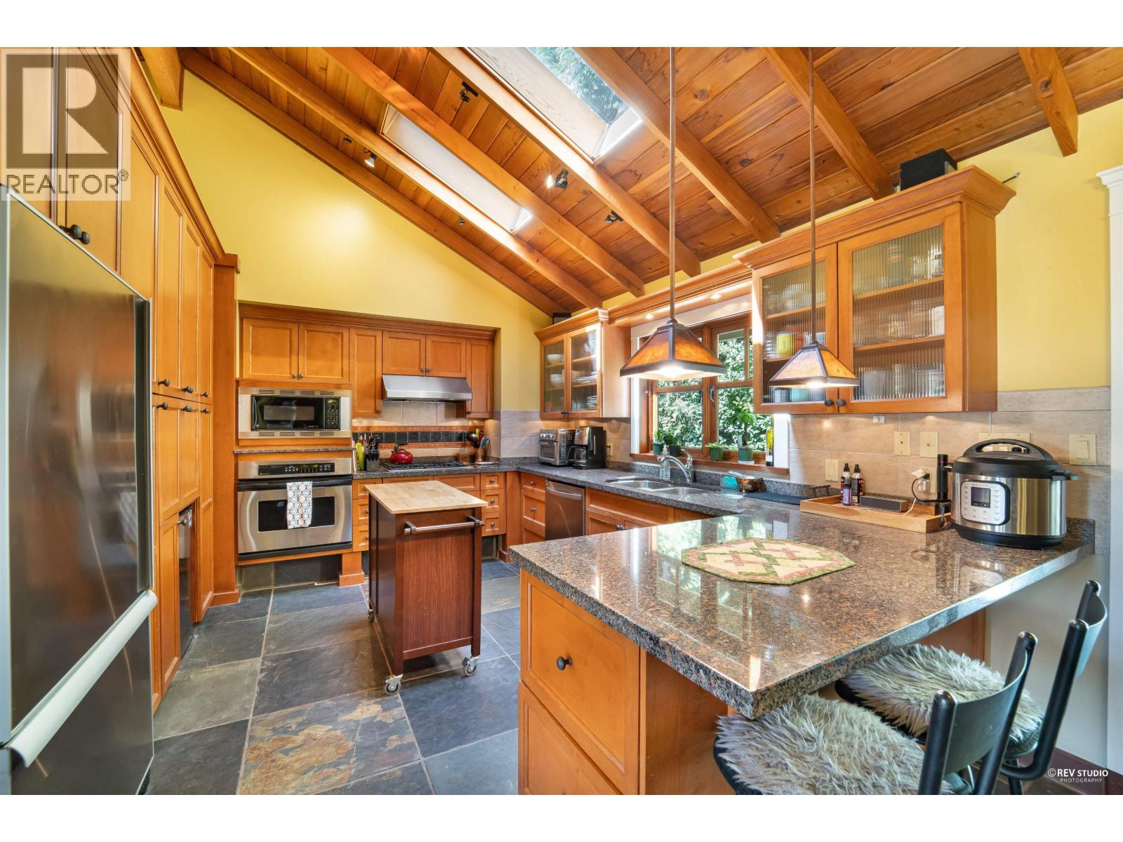 2261 Gisby Street, West Vancouver, British Columbia  V7V 4N5 - Photo 8 - R3174020