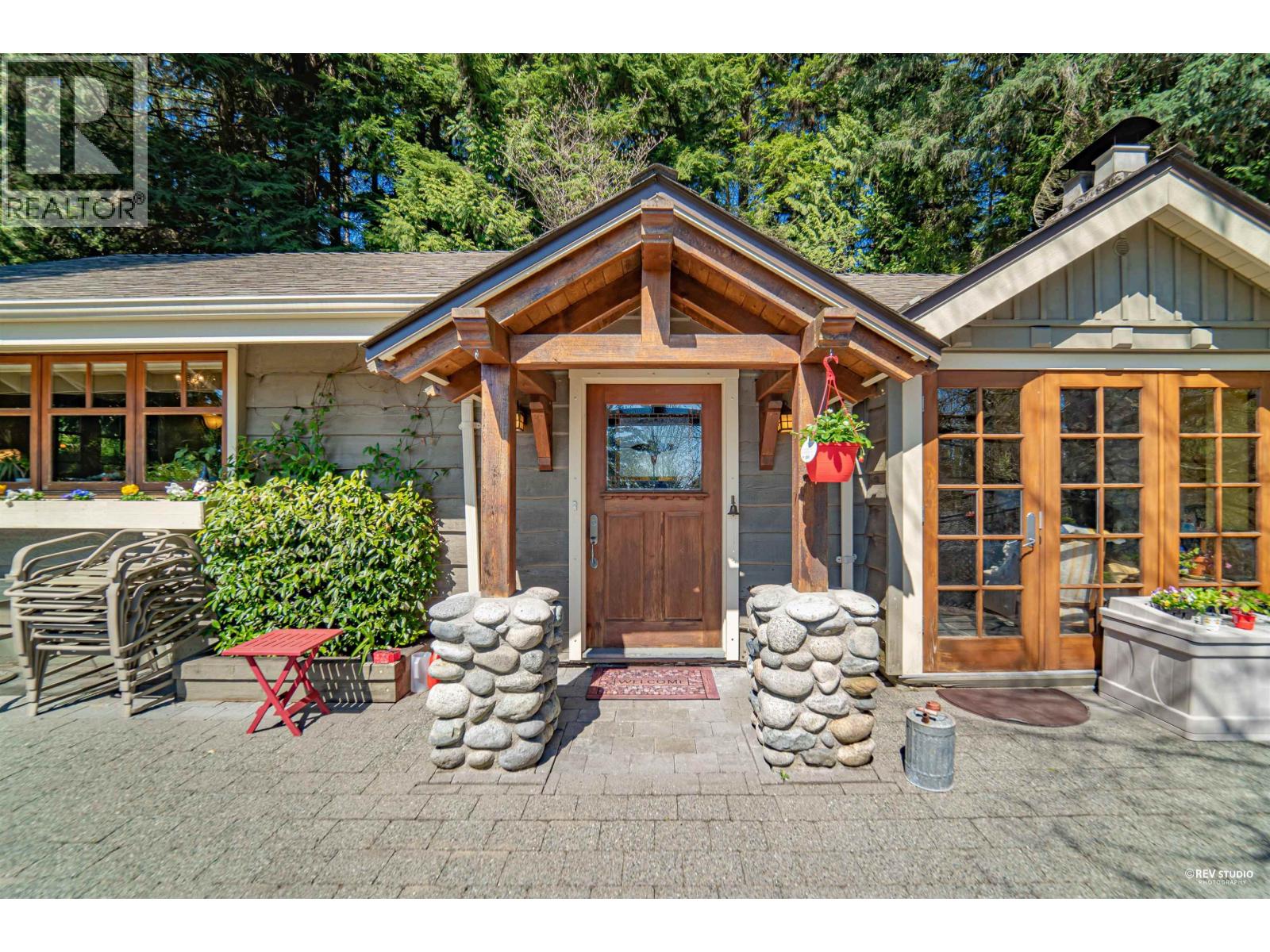 2261 Gisby Street, West Vancouver, British Columbia  V7V 4N5 - Photo 3 - R3174020