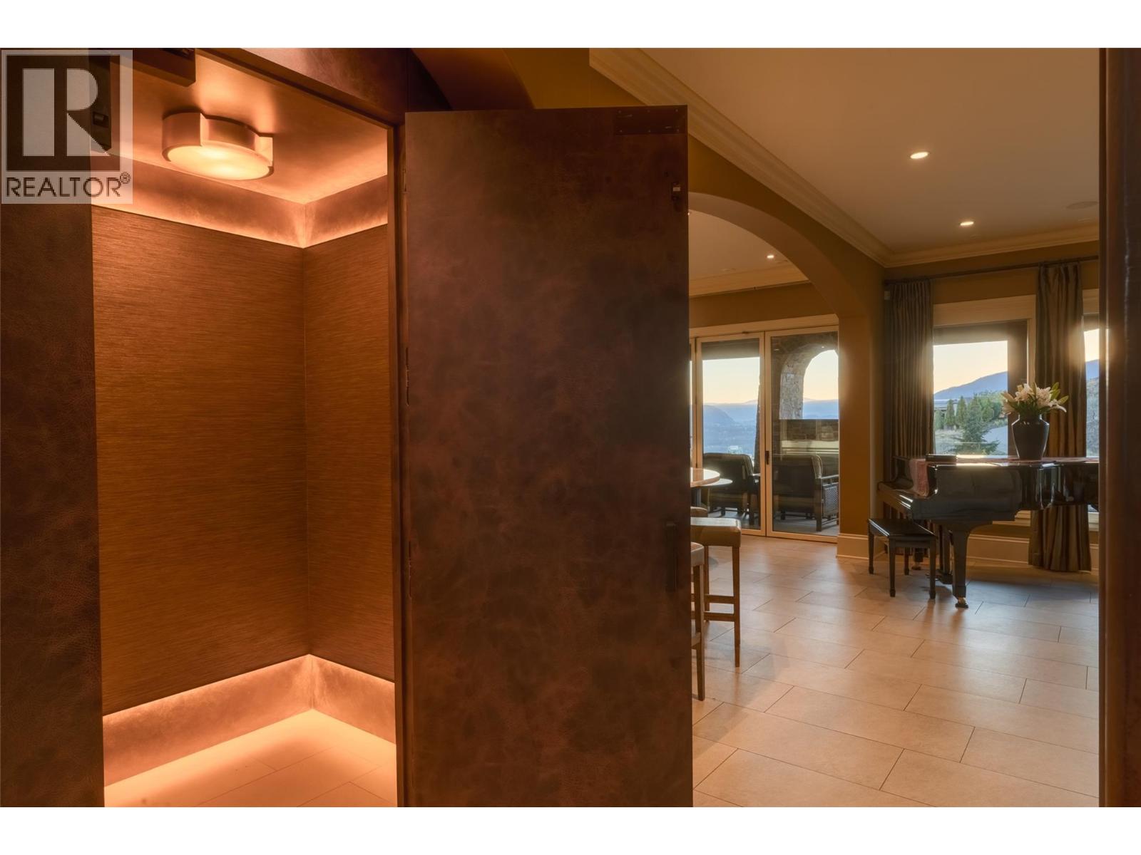 706 Highpointe Court, Kelowna, British Columbia  V1V 2Y3 - Photo 38 - 10402987