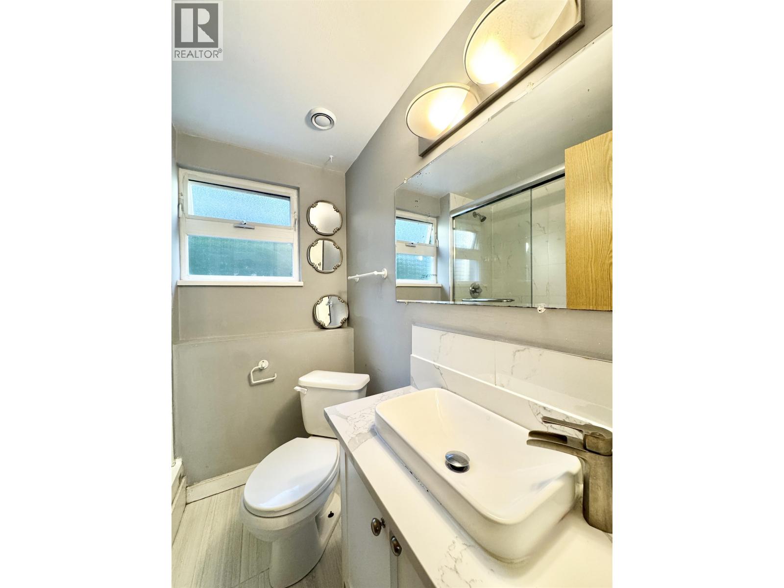 Lower Unit 68XX STANLEY STREET