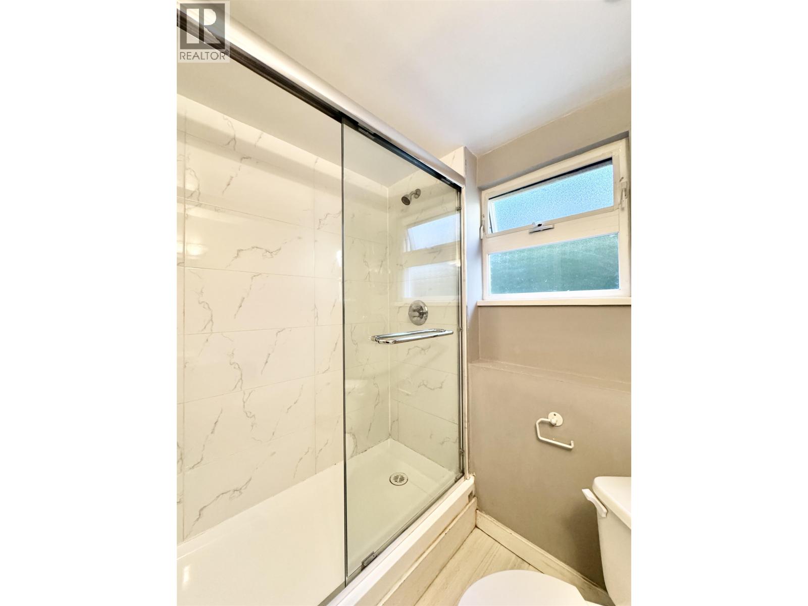 Lower Unit 68XX STANLEY STREET