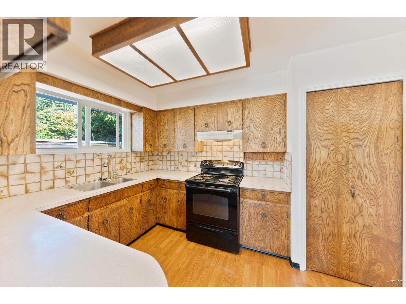 831 Ioco Road, Port Moody, British Columbia  V3H 2W7 - Photo 15 - R3172555