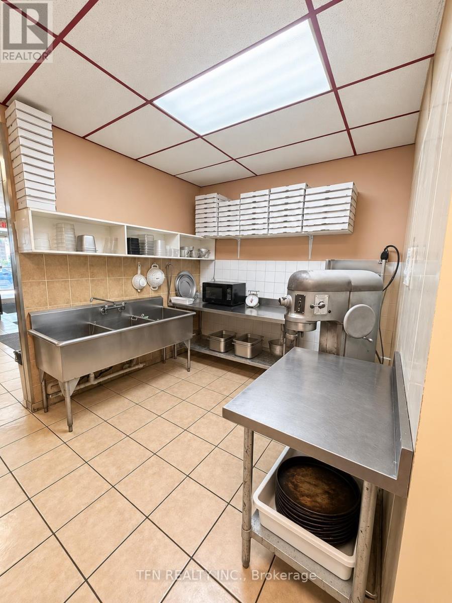 113 Byron Street S, Whitby, Ontario  L1N 4P5 - Photo 5 - E13877608