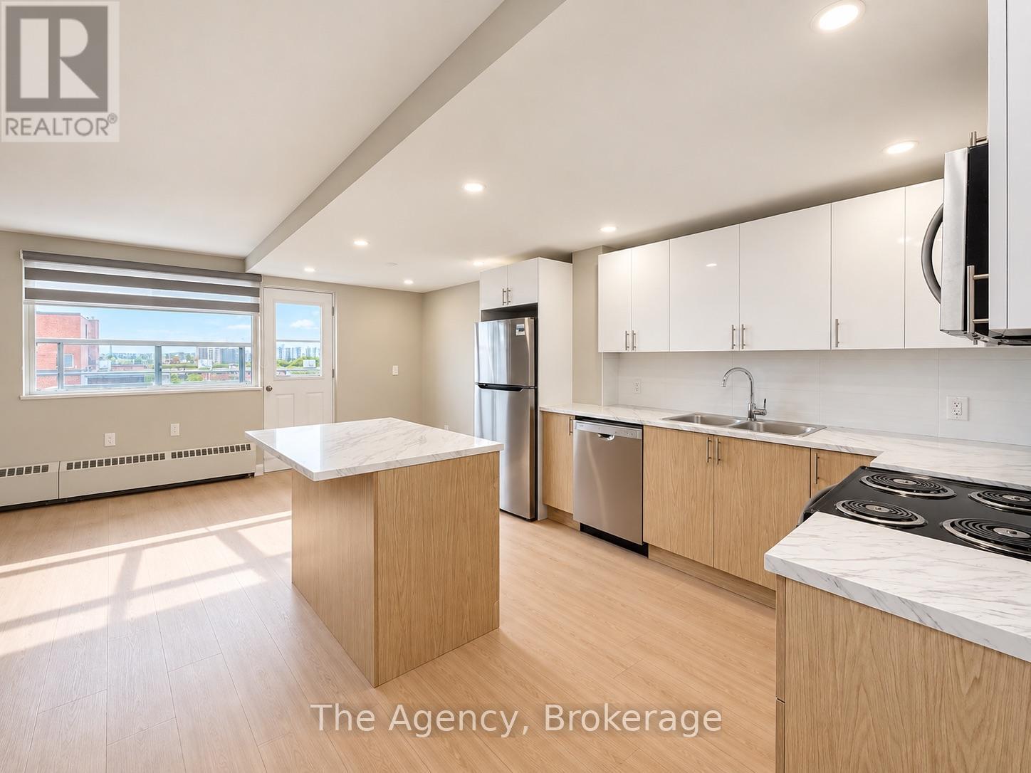 808 - 45 Paisley Boulevard W, Mississauga, Ontario  L5B 1E4 - Photo 5 - W13884156