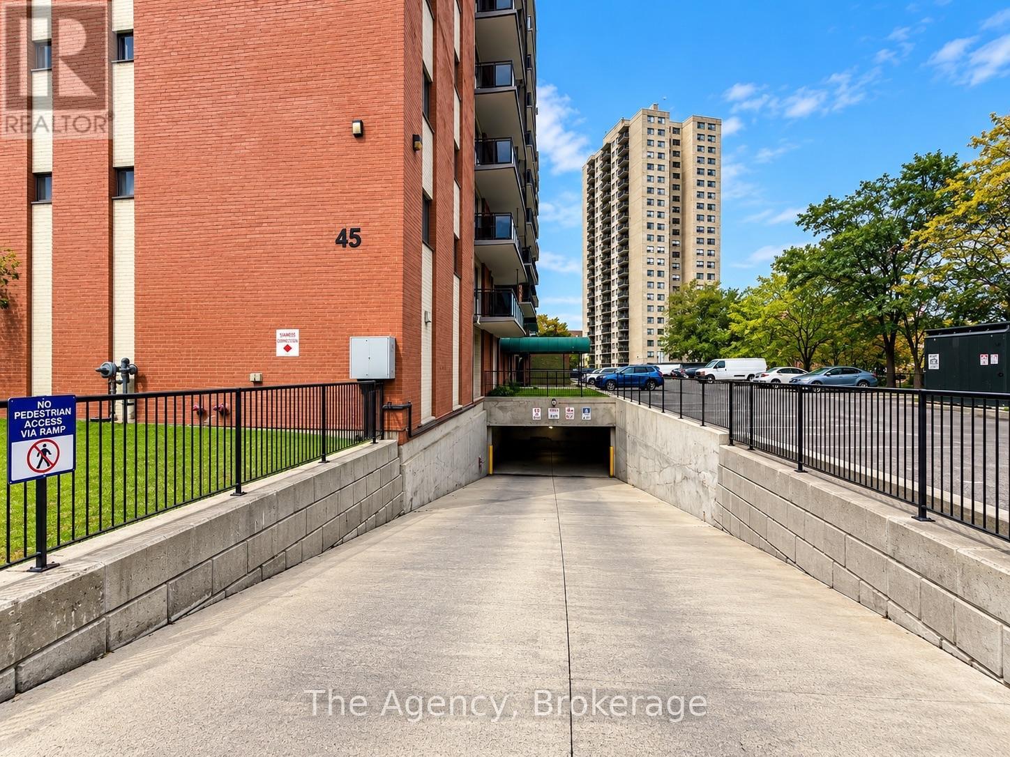 1009 - 45 PAISLEY BOULEVARD W