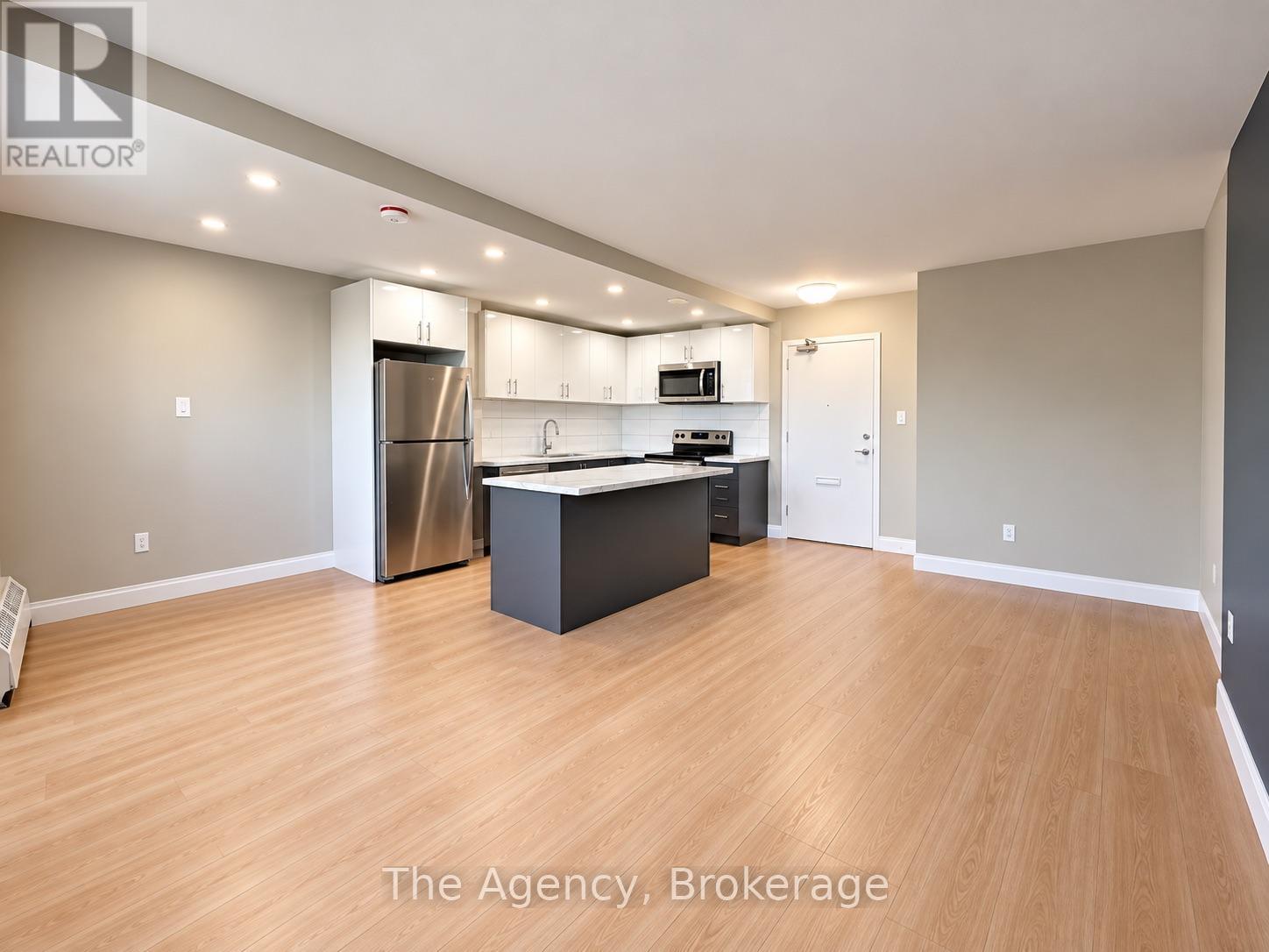 1009 - 45 Paisley Boulevard W, Mississauga, Ontario  L5B 1E4 - Photo 8 - W13884158