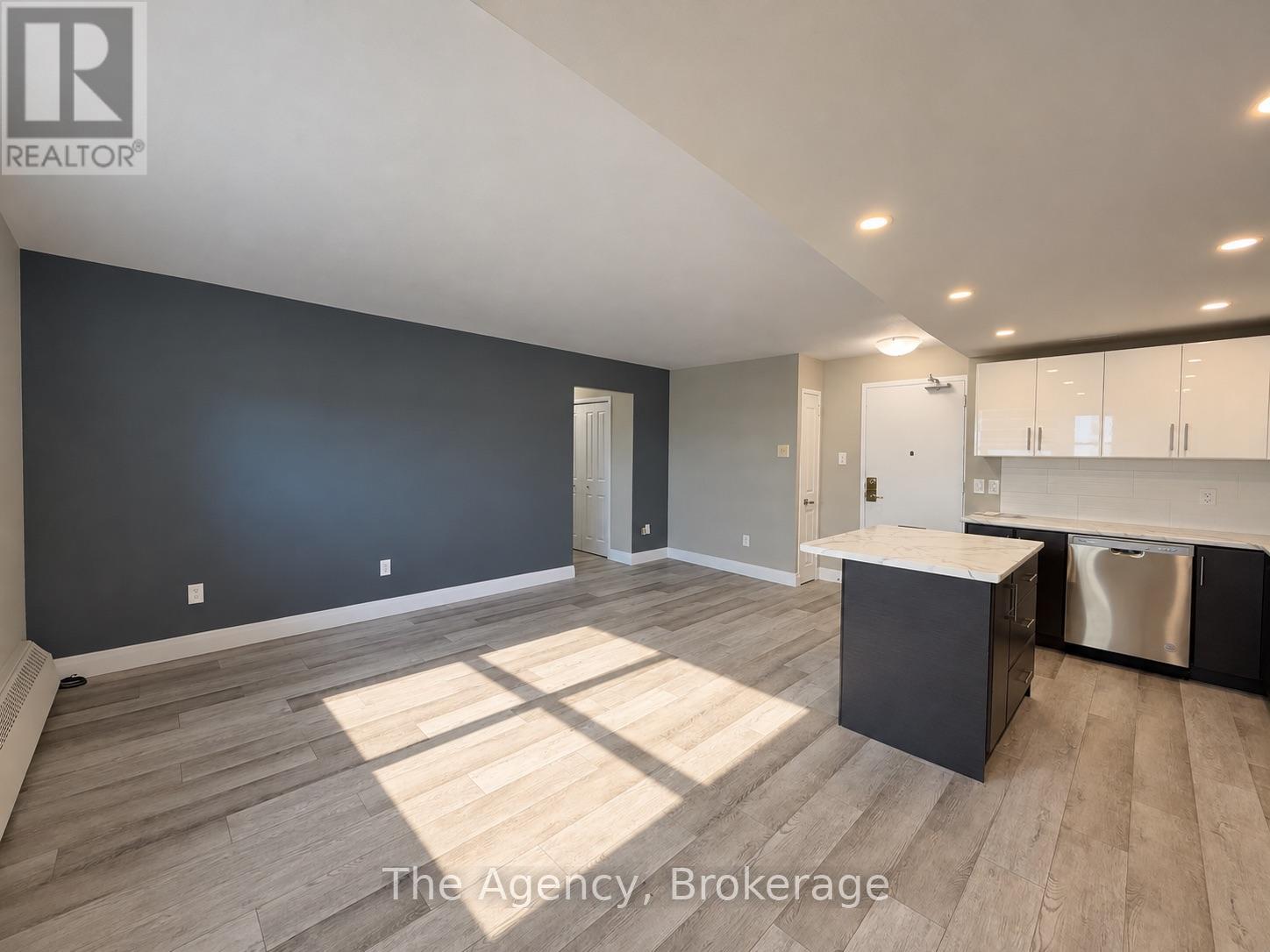 701 - 45 Paisley Boulevard W, Mississauga, Ontario  L5B 1E4 - Photo 9 - W13884162