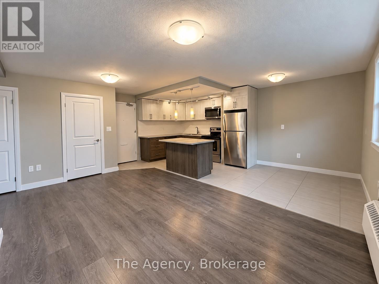 304 - 45 Paisley Boulevard W, Mississauga, Ontario  L5B 1E4 - Photo 7 - W13884164