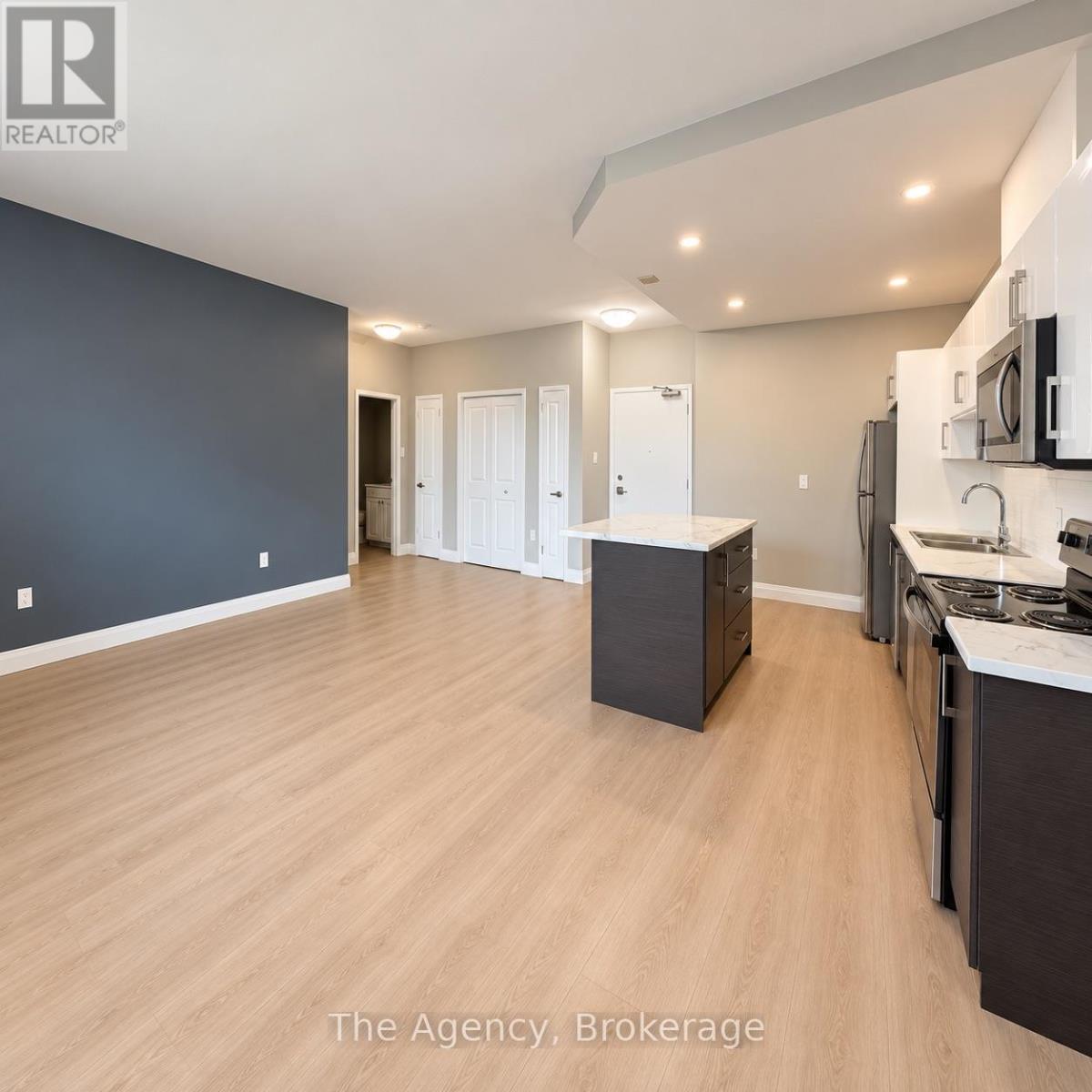 102 - 45 Paisley Boulevard W, Mississauga, Ontario  L5B 1E4 - Photo 8 - W13884166