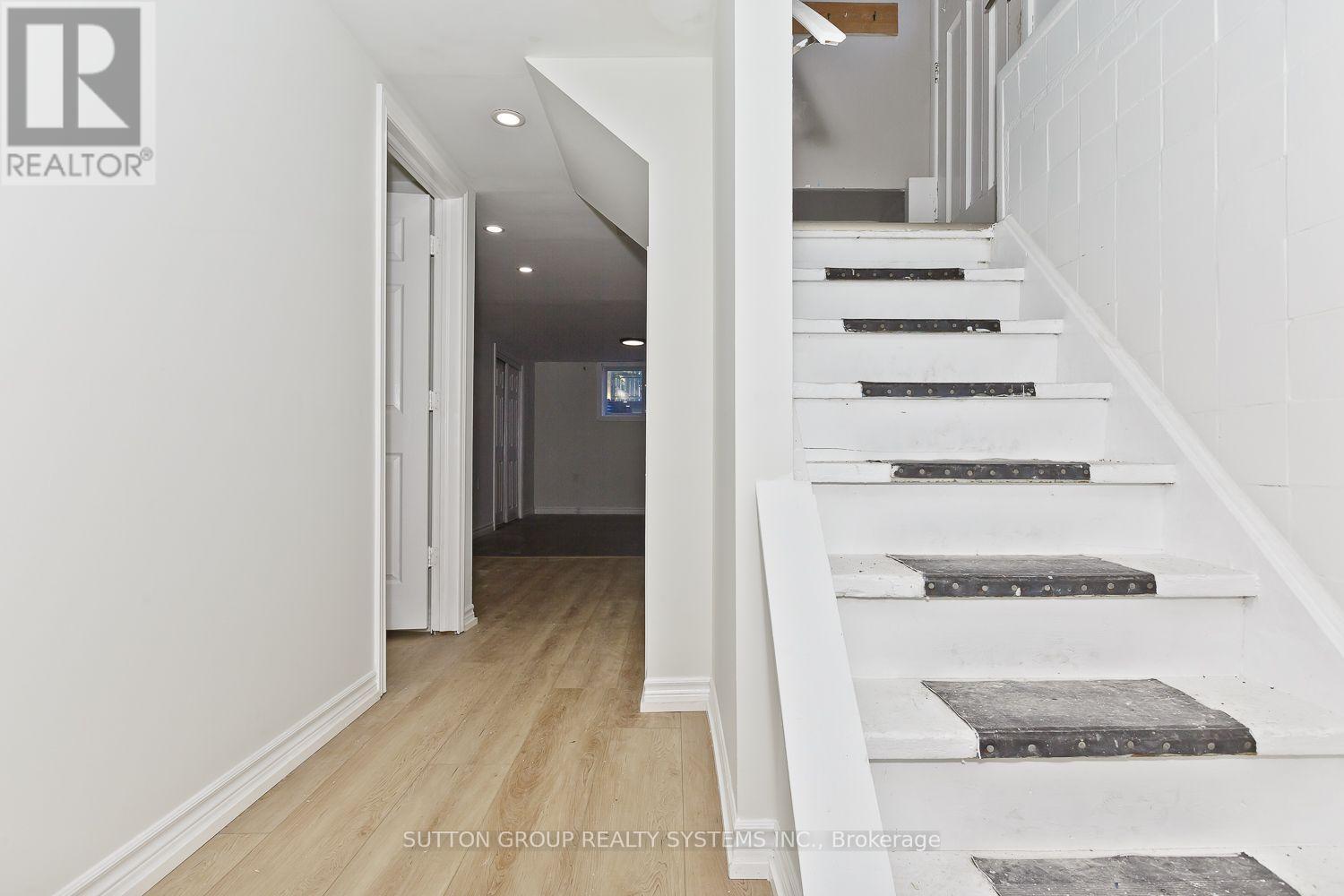 (Basement) 40 Jacobson Avenue, St. Catharines, Ontario  L2T 2Z7 - Photo 3 - X13879864
