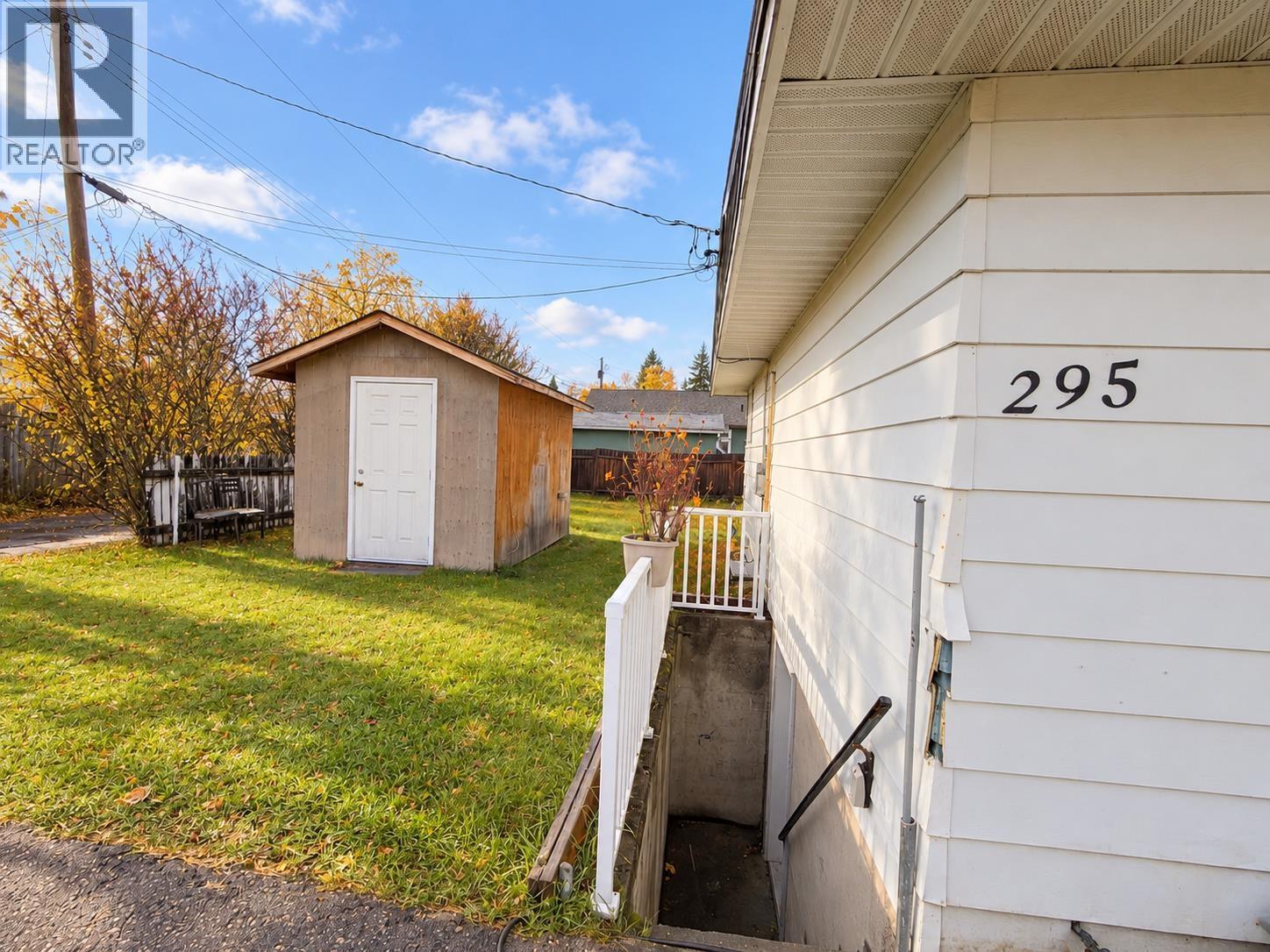 295 N Moffat Street, Prince George, British Columbia  V2M 3G6 - Photo 3 - R3151178