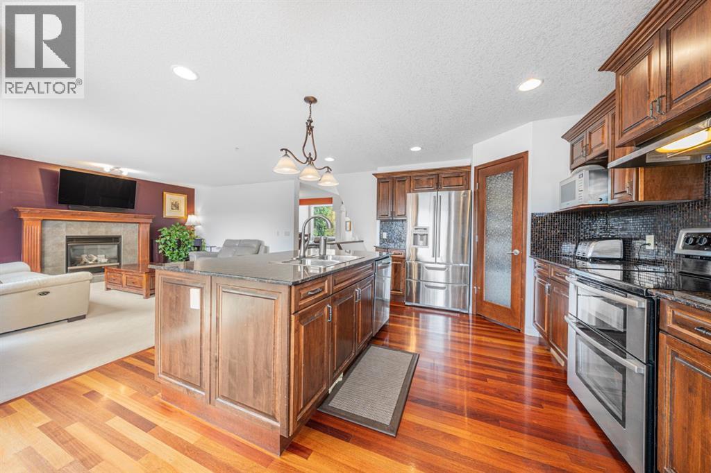 240 Everglade Circle SW, Calgary, Alberta  T2Y 4N5 - Photo 12 - A2351224