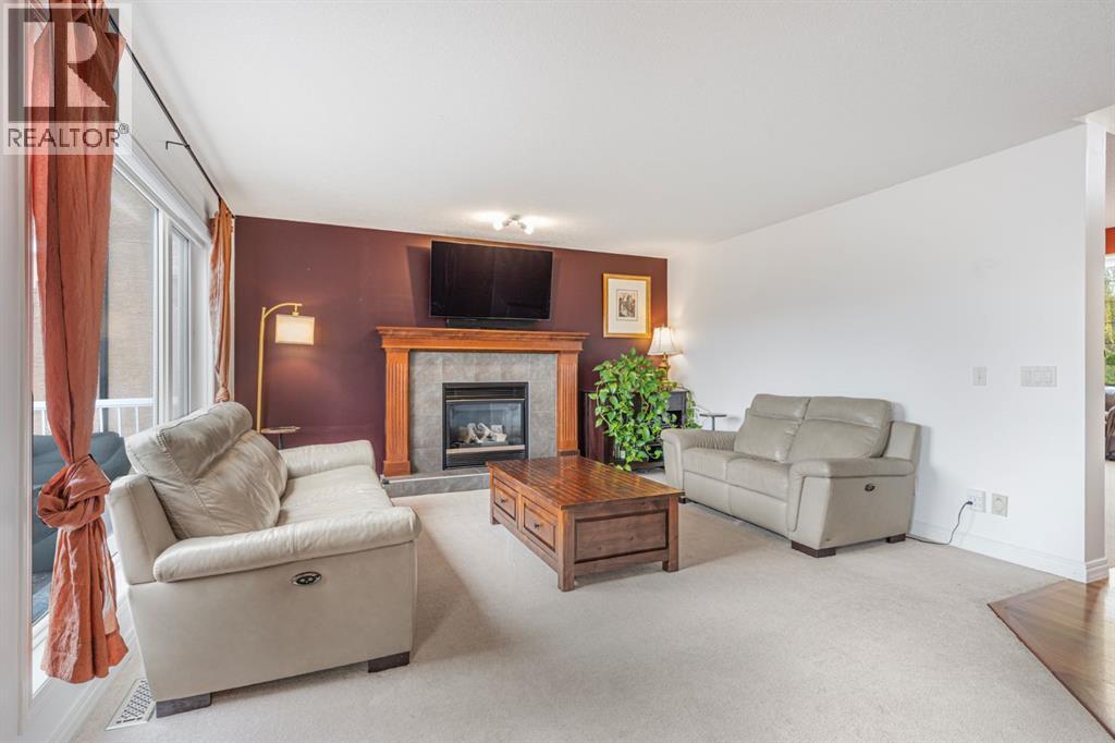 240 Everglade Circle SW, Calgary, Alberta  T2Y 4N5 - Photo 5 - A2351224