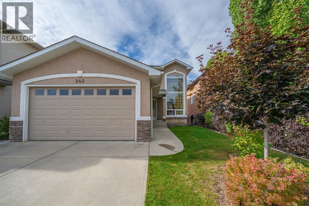240 Everglade Circle SW, Calgary, Alberta  T2Y 4N5 - Photo 2 - A2351224