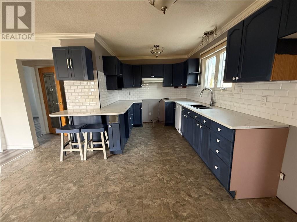 200 Hillside Drive South, Elliot Lake, Ontario  P3A 1N5 - Photo 3 - 2130688