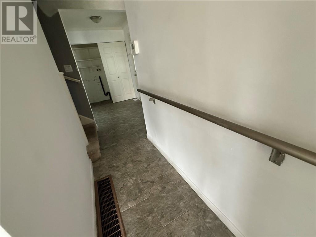 200 Hillside Drive South, Elliot Lake, Ontario  P3A 1N5 - Photo 5 - 2130688