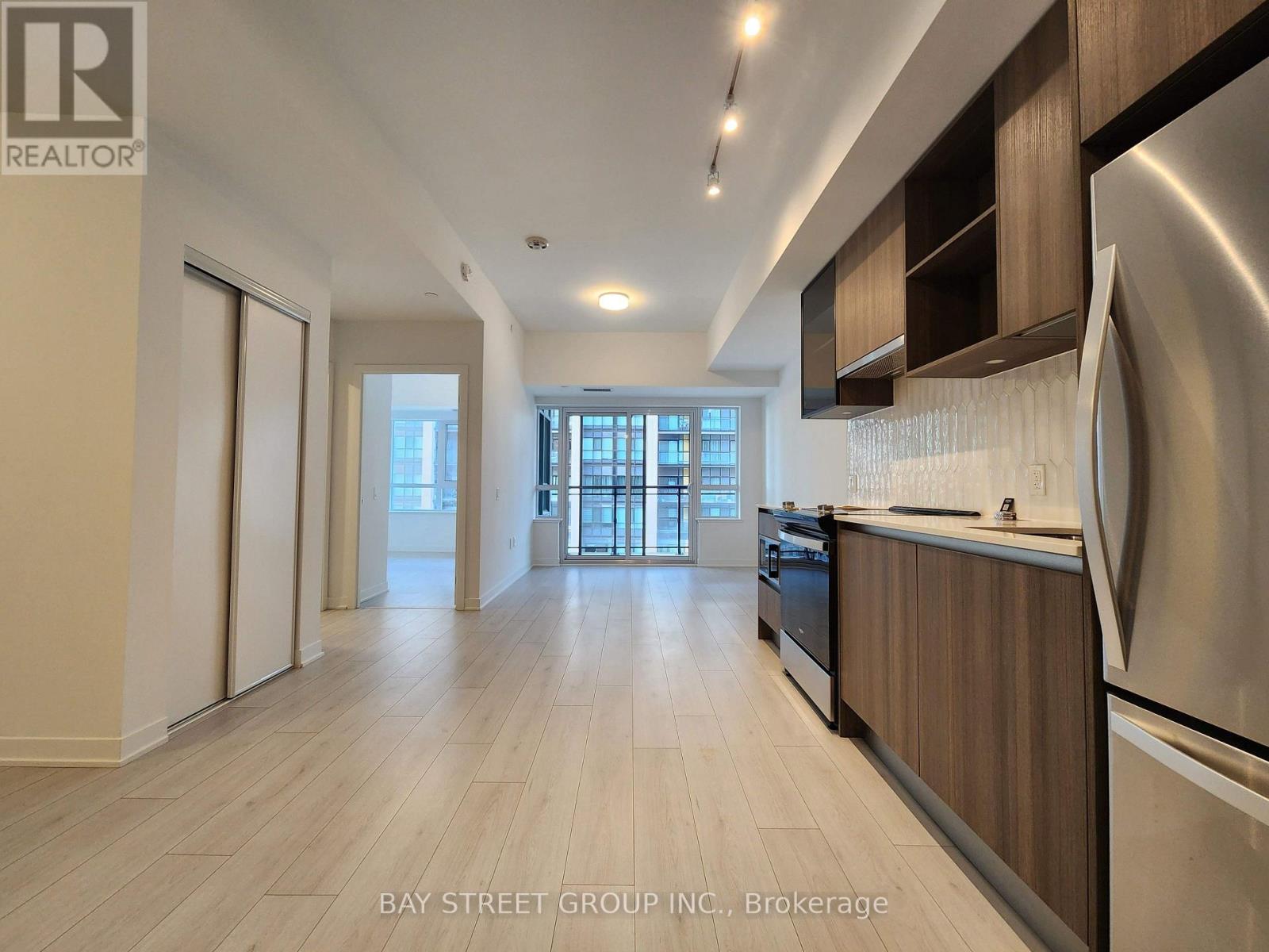 521 - 395 Dundas Street W, Oakville, Ontario  L6M 5R8 - Photo 3 - W13884236