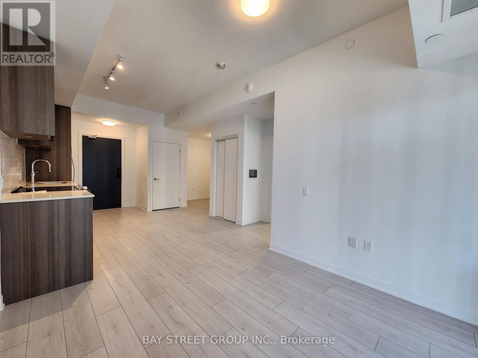 521 - 395 Dundas Street W, Oakville, Ontario  L6M 5R8 - Photo 5 - W13884236