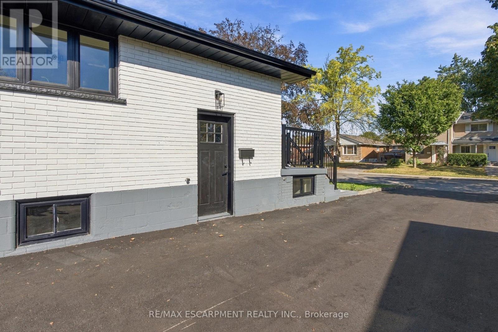 Lower - 46 Bobolink Road, Hamilton, Ontario  L9A 2P4 - Photo 2 - X13884248