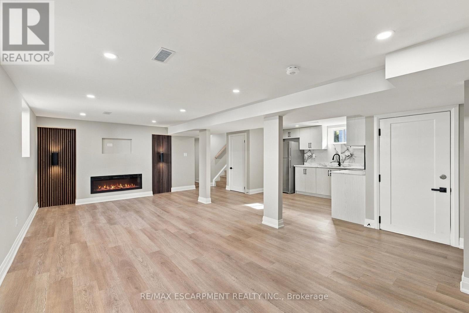 Lower - 46 Bobolink Road, Hamilton, Ontario  L9A 2P4 - Photo 8 - X13884248