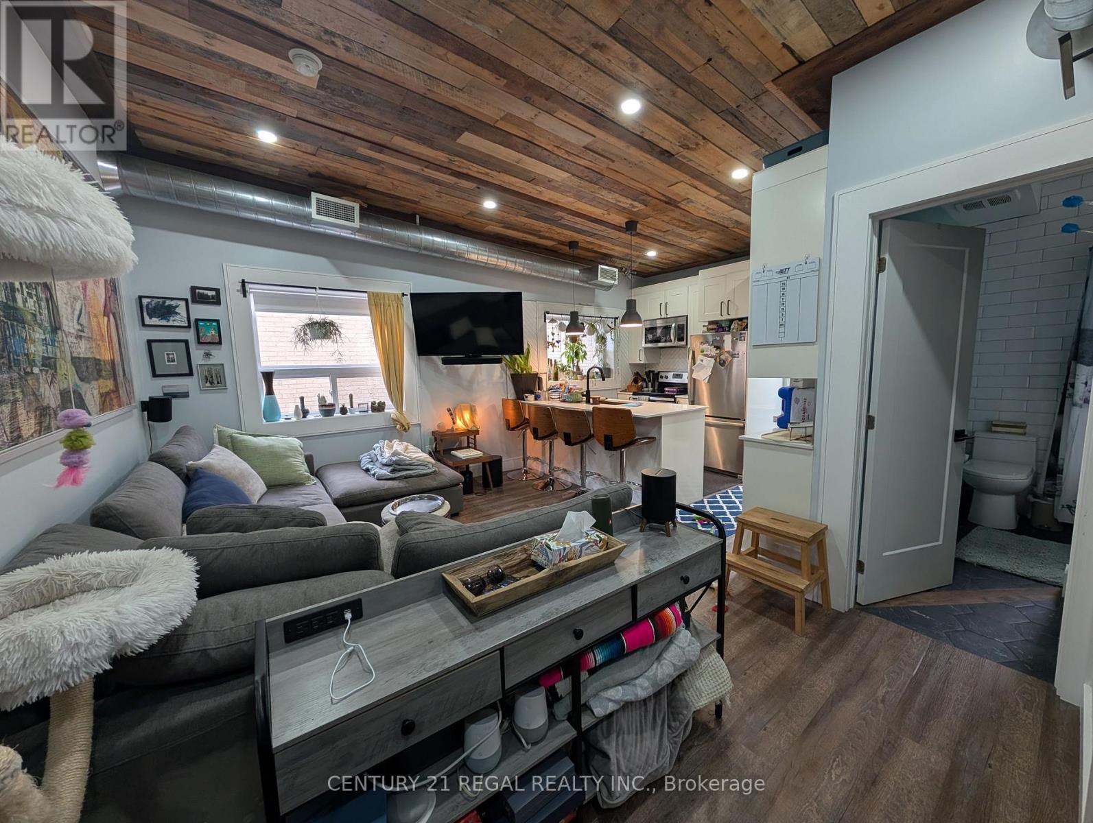 2 - 923 Kingston Road, Toronto, Ontario  M4E 1S6 - Photo 3 - E13882558