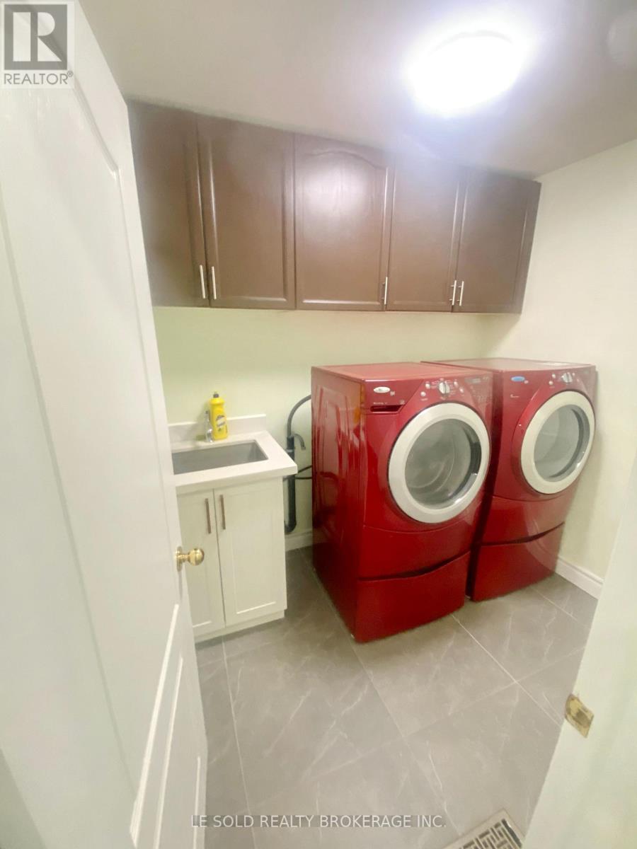 Upper - 2 Chipwood Crescent, Toronto, Ontario  M2J 3X7 - Photo 10 - C13880640