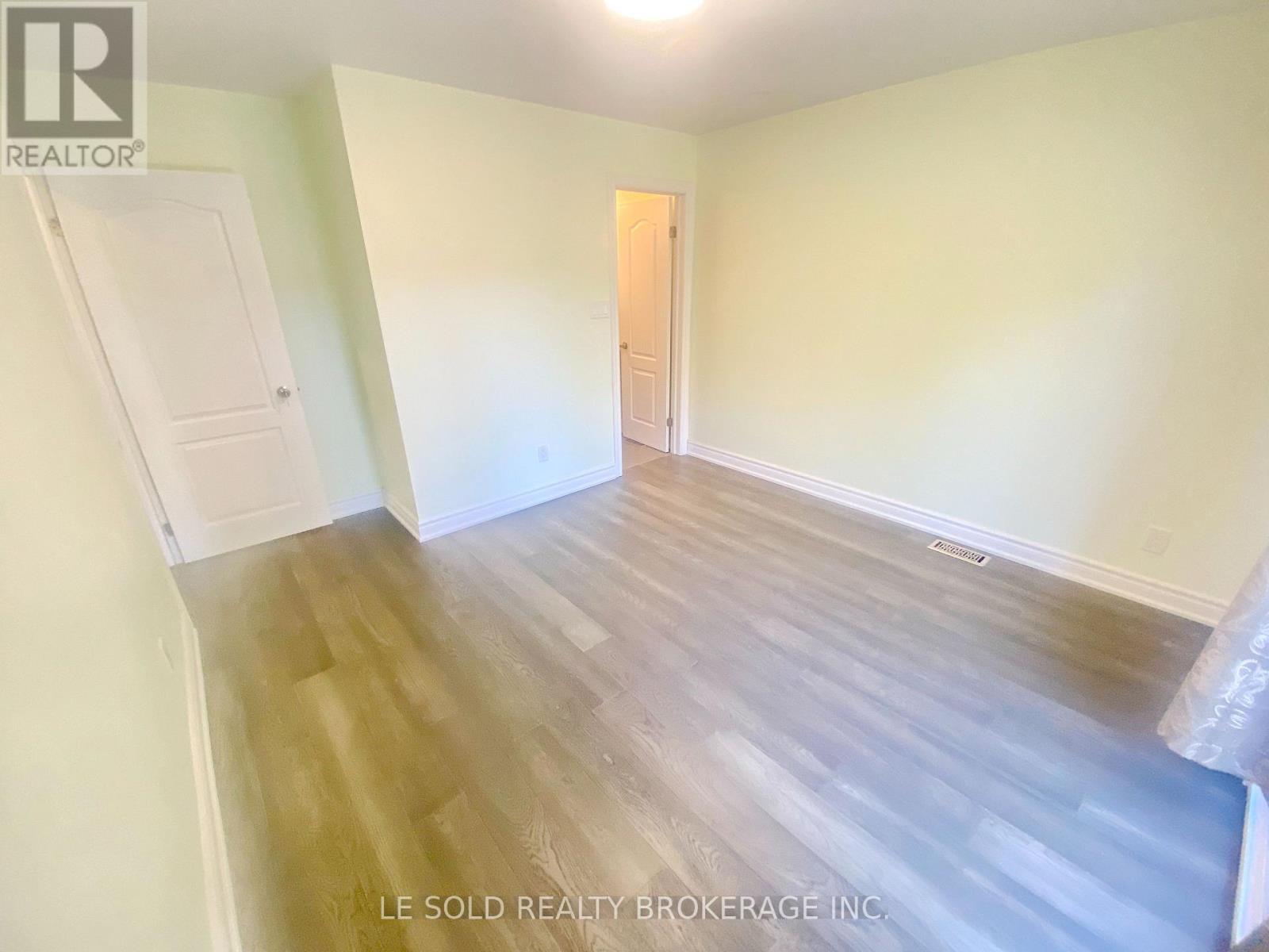 Upper - 2 Chipwood Crescent, Toronto, Ontario  M2J 3X7 - Photo 15 - C13880640
