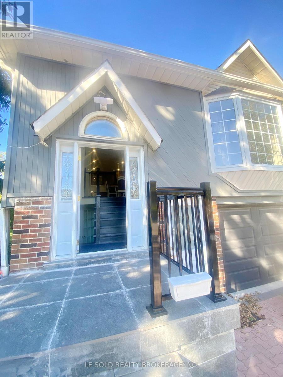 Upper - 2 Chipwood Crescent, Toronto, Ontario  M2J 3X7 - Photo 2 - C13880640