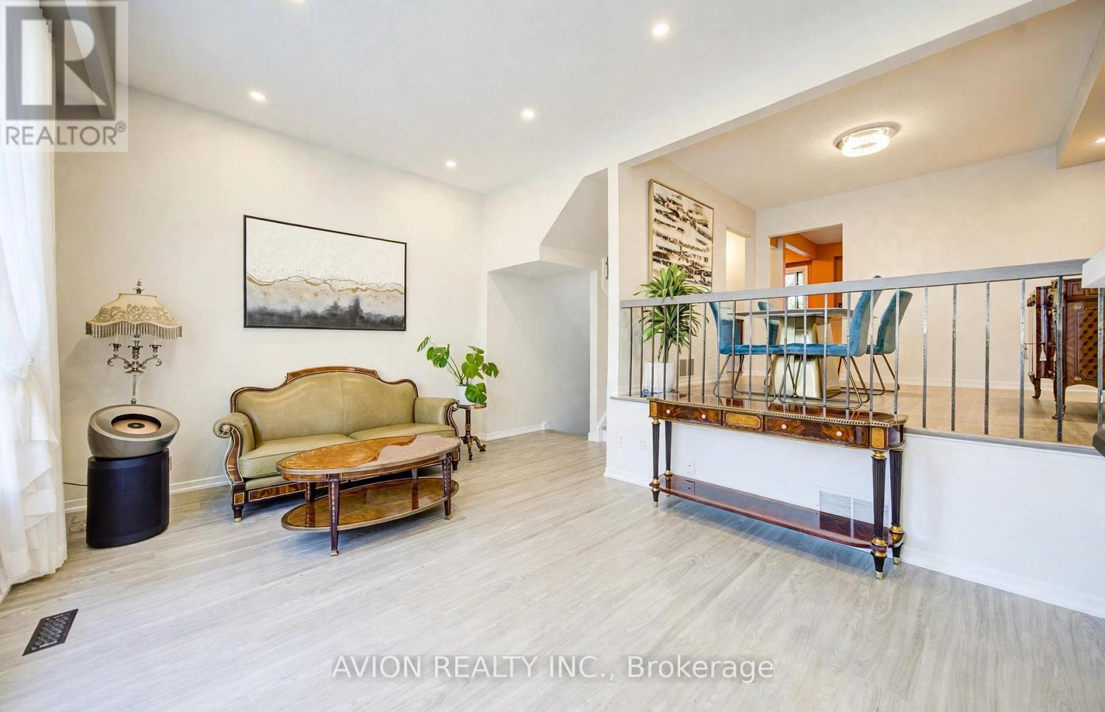 25 - 11 Plaisance Road, Richmond Hill, Ontario  L4C 5H1 - Photo 4 - N13884104