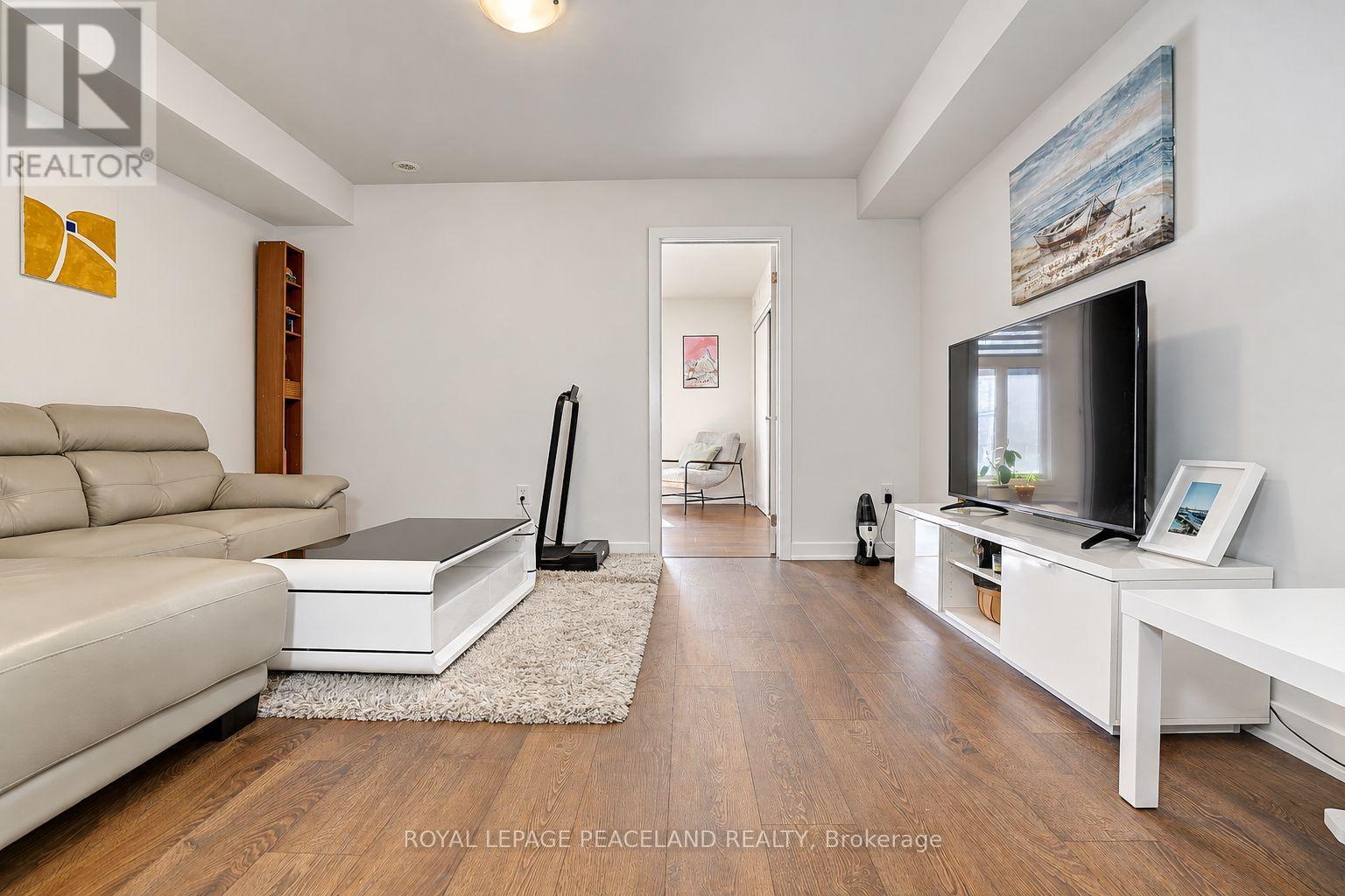 127 Green Gardens Boulevard, Toronto, Ontario  M6A 0E2 - Photo 23 - C13884302