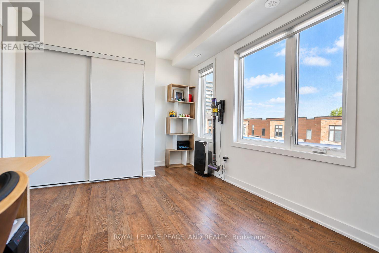 127 Green Gardens Boulevard, Toronto, Ontario  M6A 0E2 - Photo 43 - C13884302