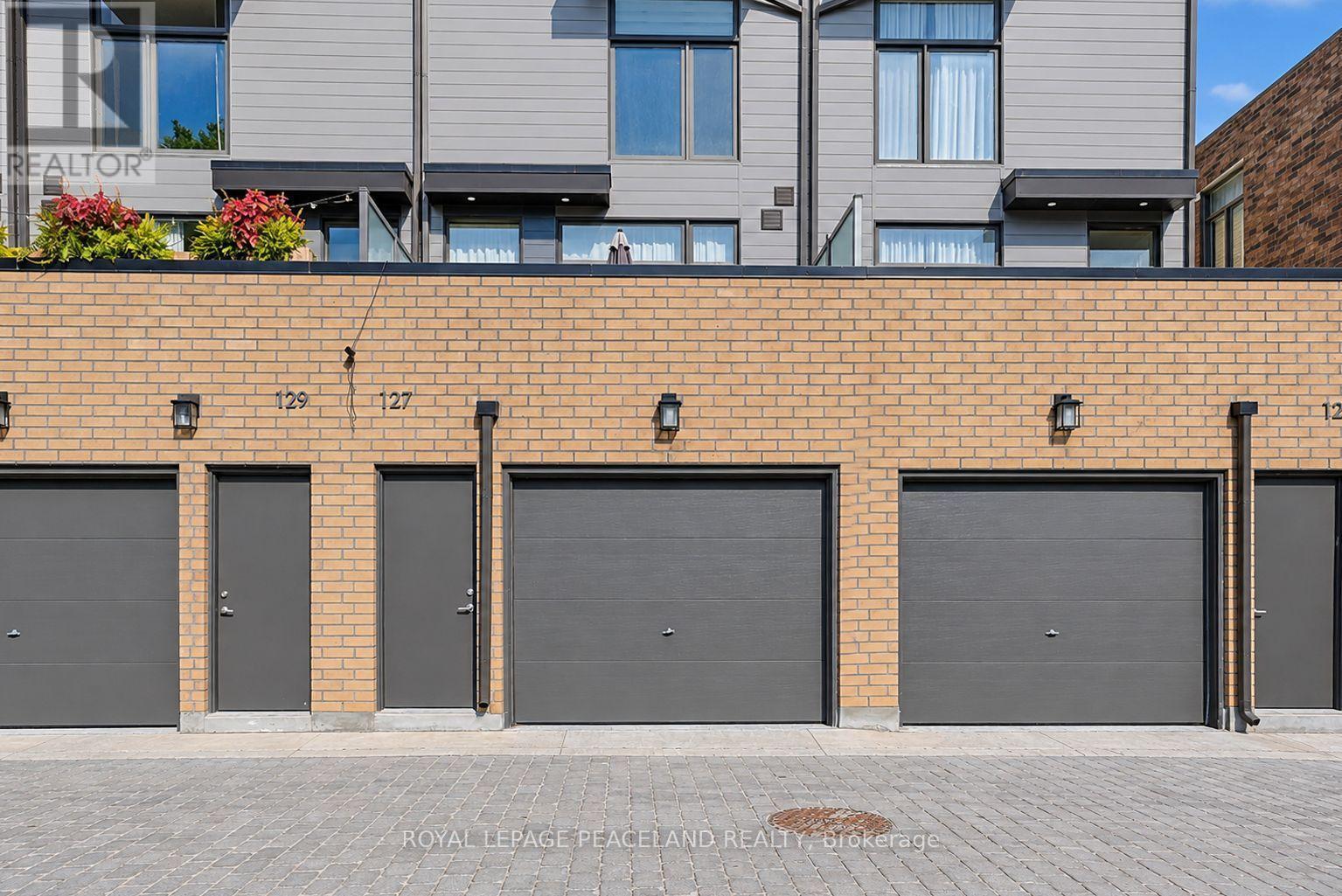 127 Green Gardens Boulevard, Toronto, Ontario  M6A 0E2 - Photo 48 - C13884302
