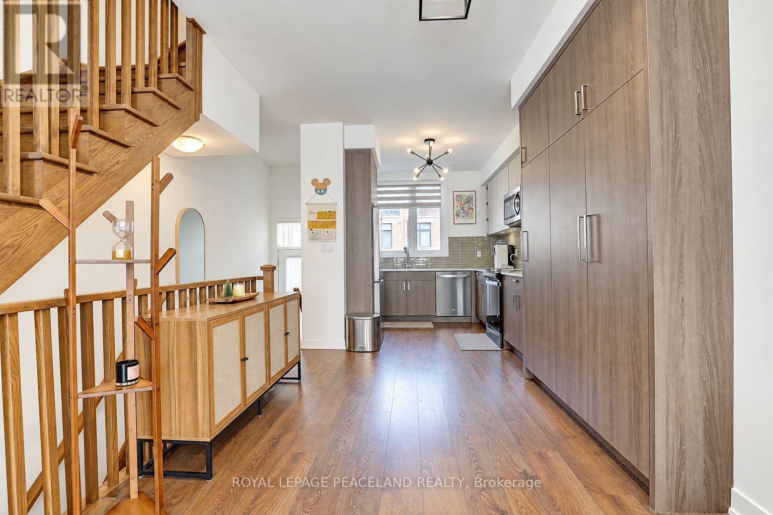 127 Green Gardens Boulevard, Toronto, Ontario  M6A 0E2 - Photo 5 - C13884302