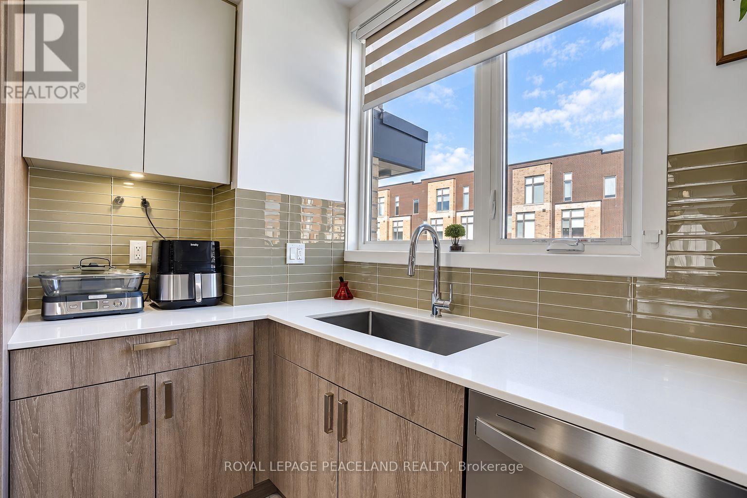 127 Green Gardens Boulevard, Toronto, Ontario  M6A 0E2 - Photo 9 - C13884302