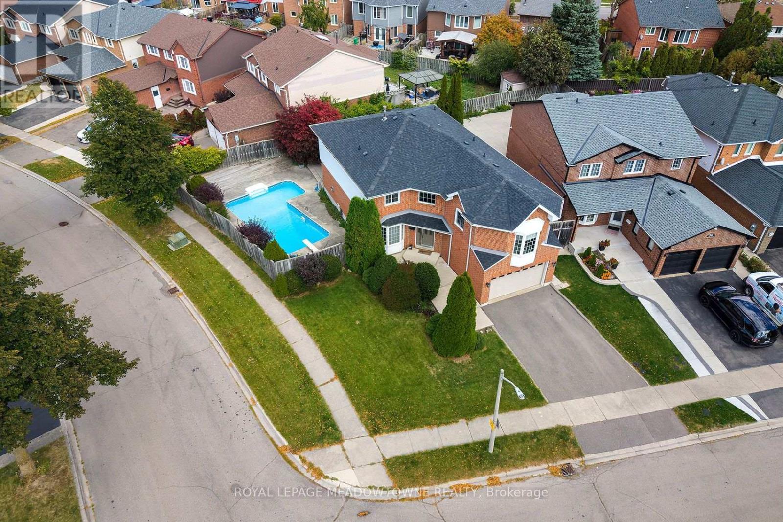 38 MCKILLOP COURT, Brampton, Ontario