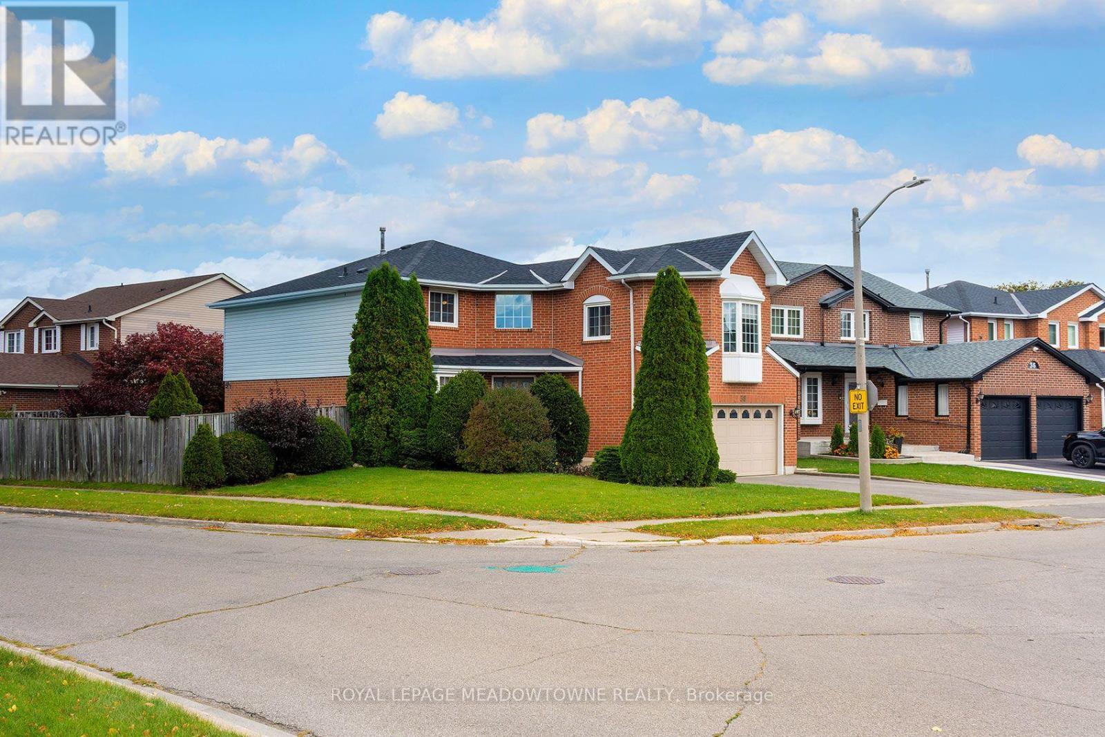 38 Mckillop Court, Brampton, Ontario  L6Y 3J2 - Photo 4 - W13884326
