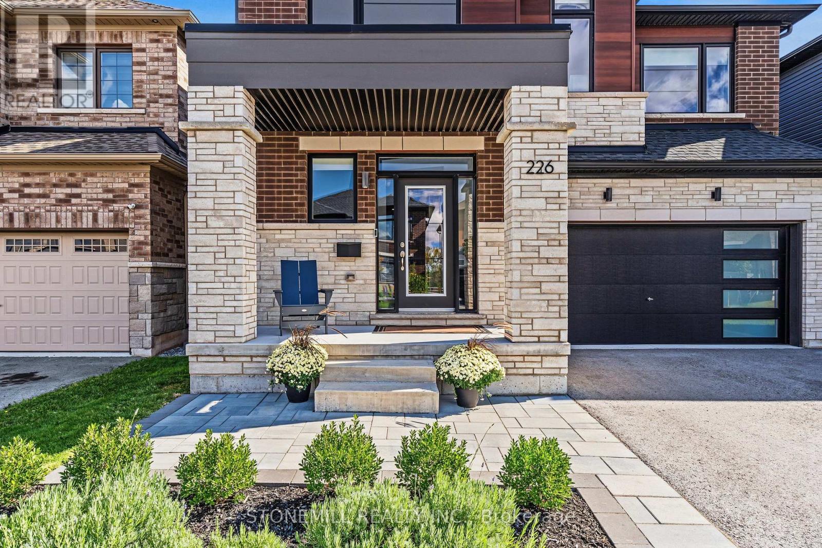 226 Midland Place, Welland, Ontario  L8H 0B3 - Photo 2 - X13884314