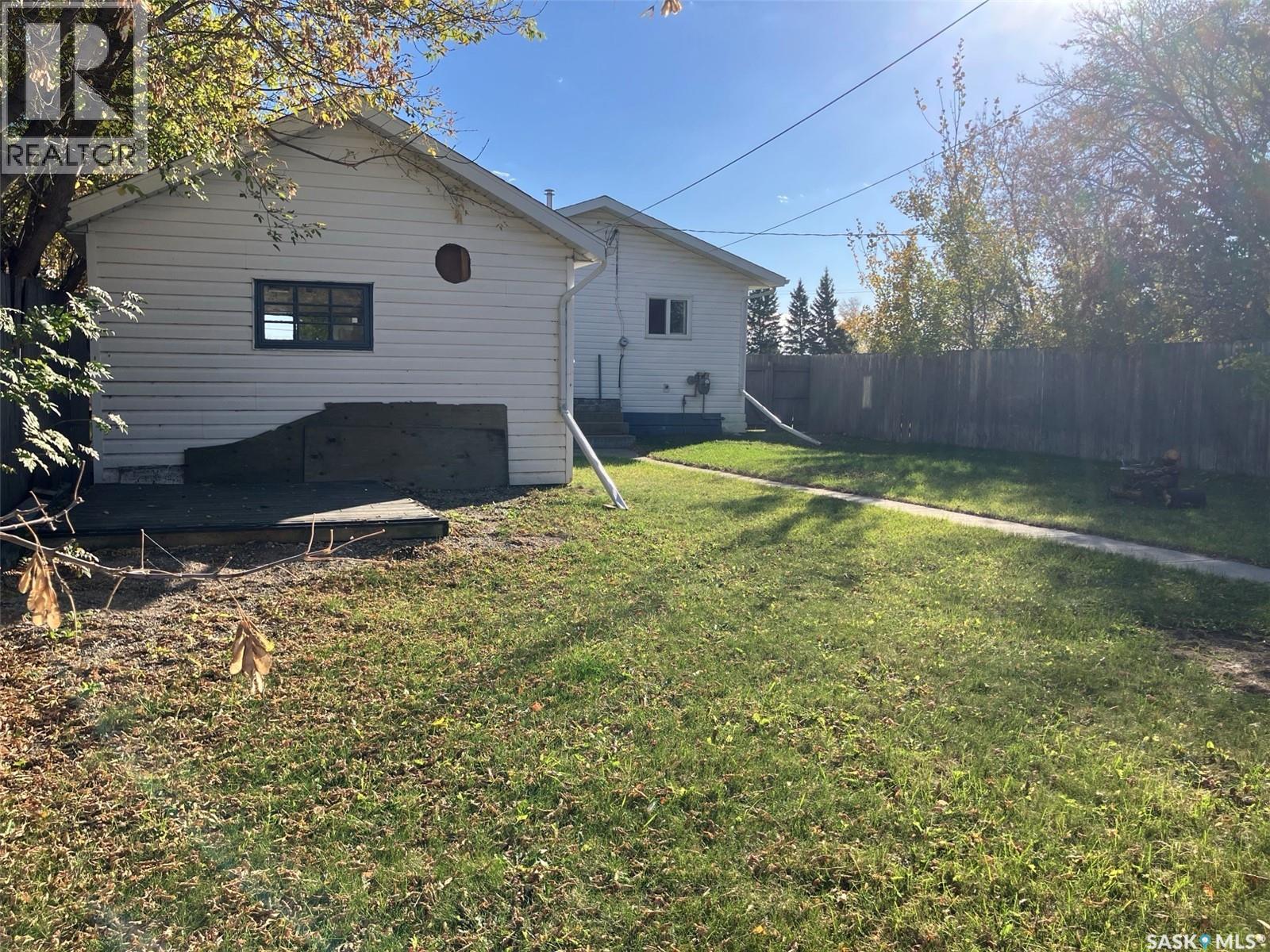 707 10th Avenue W, Nipawin, Saskatchewan  S0E 1E0 - Photo 35 - SK047732